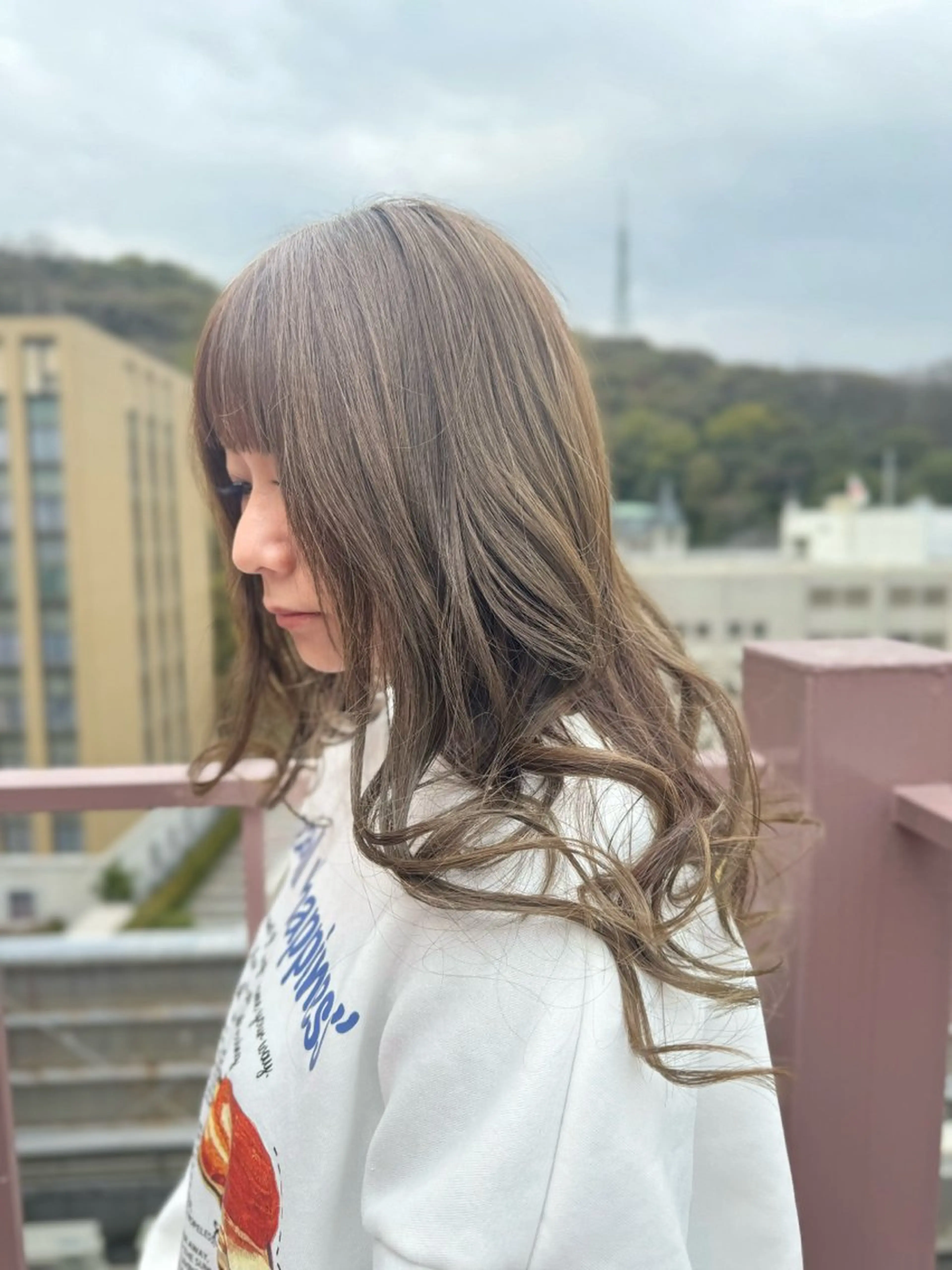 ロング カラー ベージュカラー オリーブベージュ カット ヘアカラー Viage （ビアージュ）のヘアスタイル