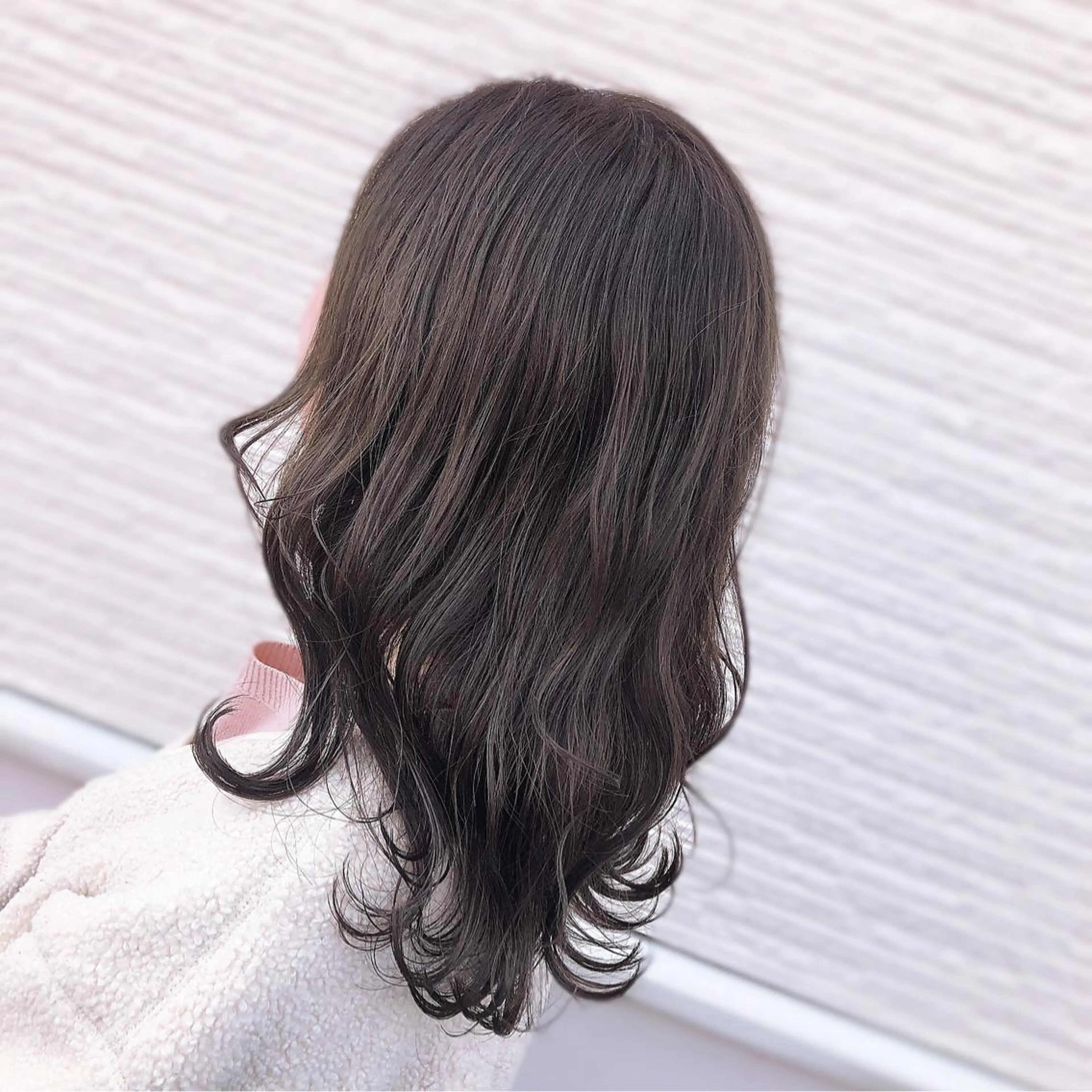 セミロング カラー ダークグレー ダークグレージュ グレージュ 名畑 裕貴のヘアスタイル