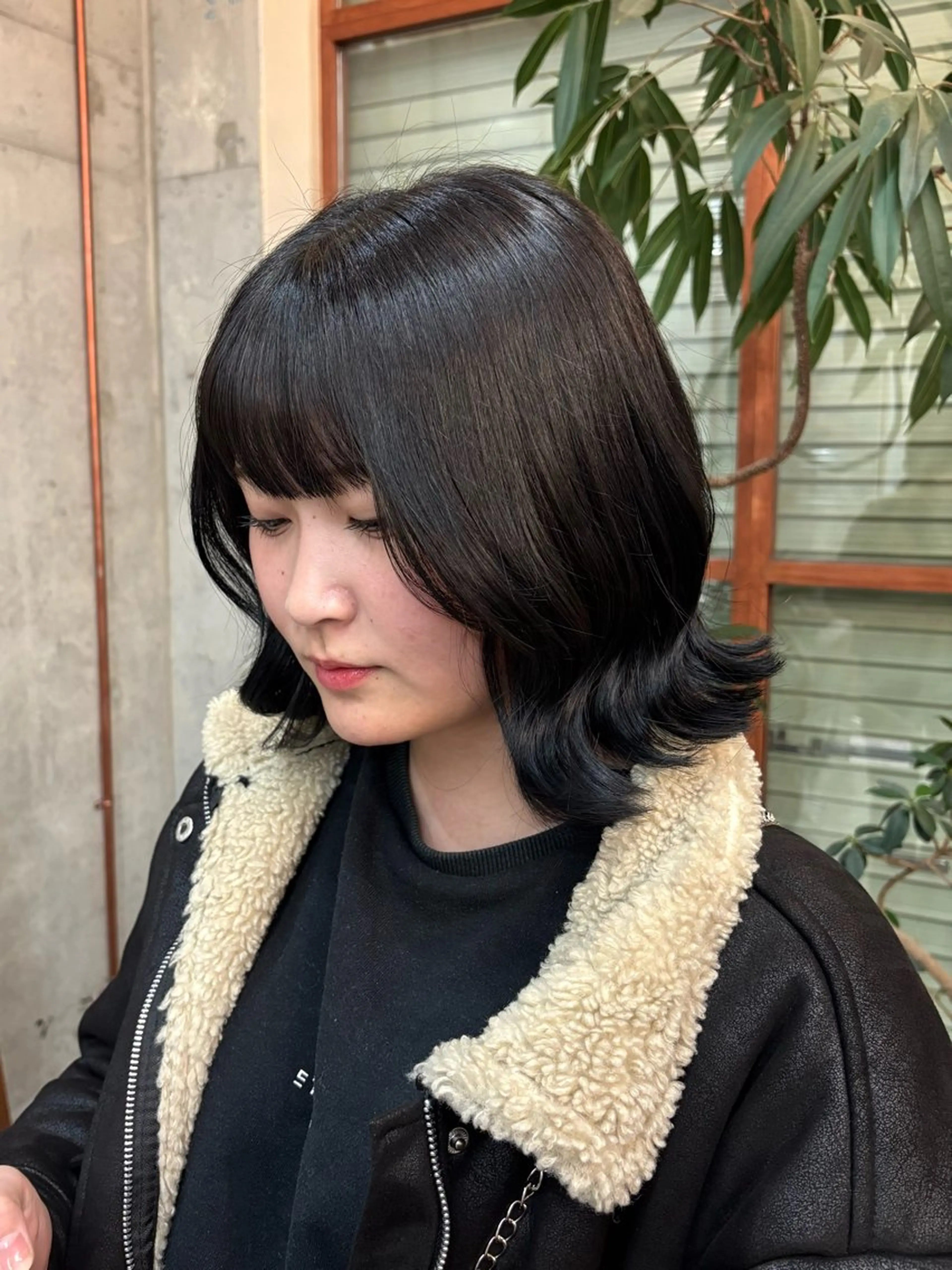 ミディアム カラー 黒髪 ブルーカラー ブルーブラック オクダアキホ /透明感カラー🫧のヘアスタイル