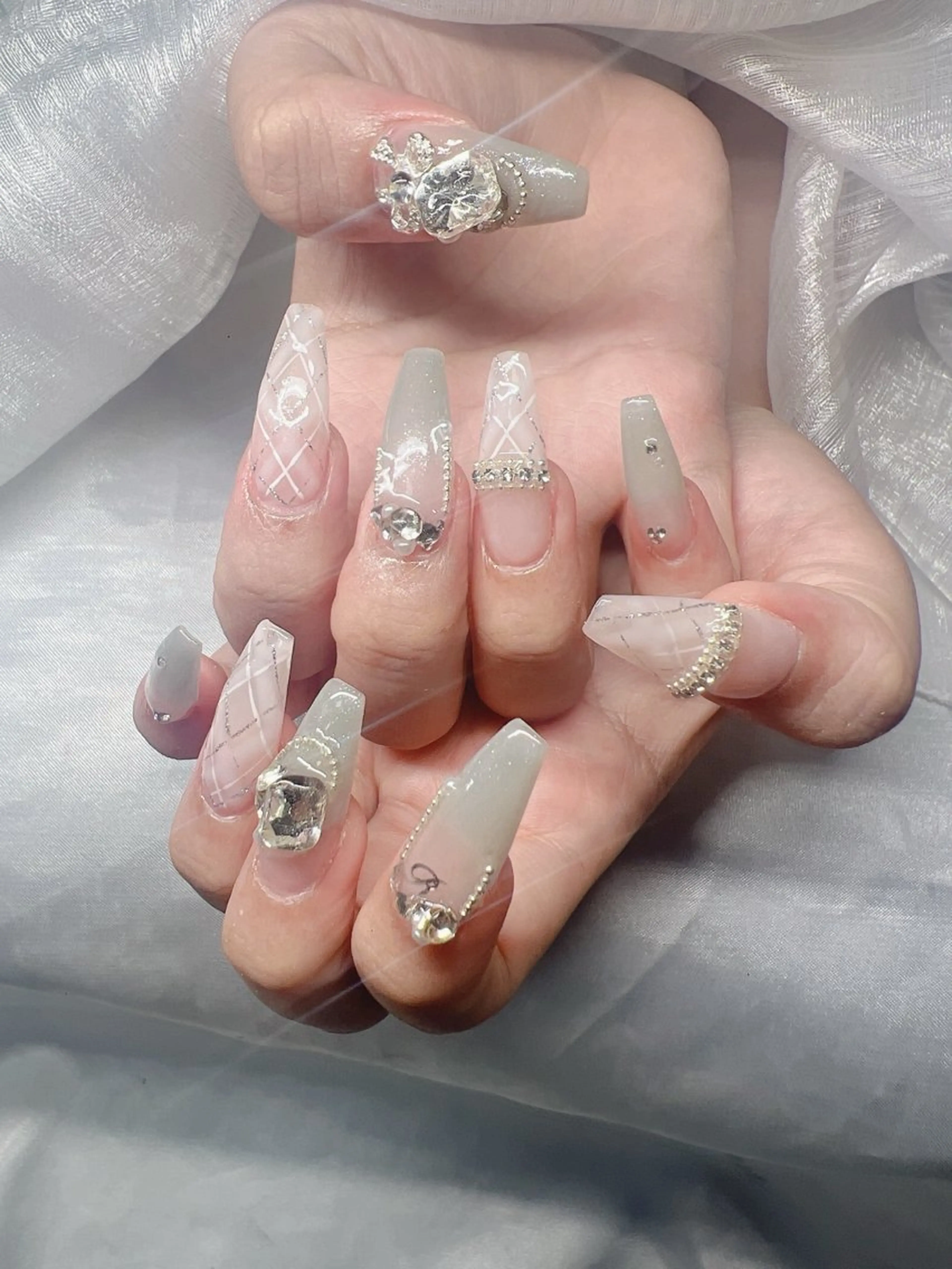 ネイル ハンドネイル Lee Nailsのネイルデザイン