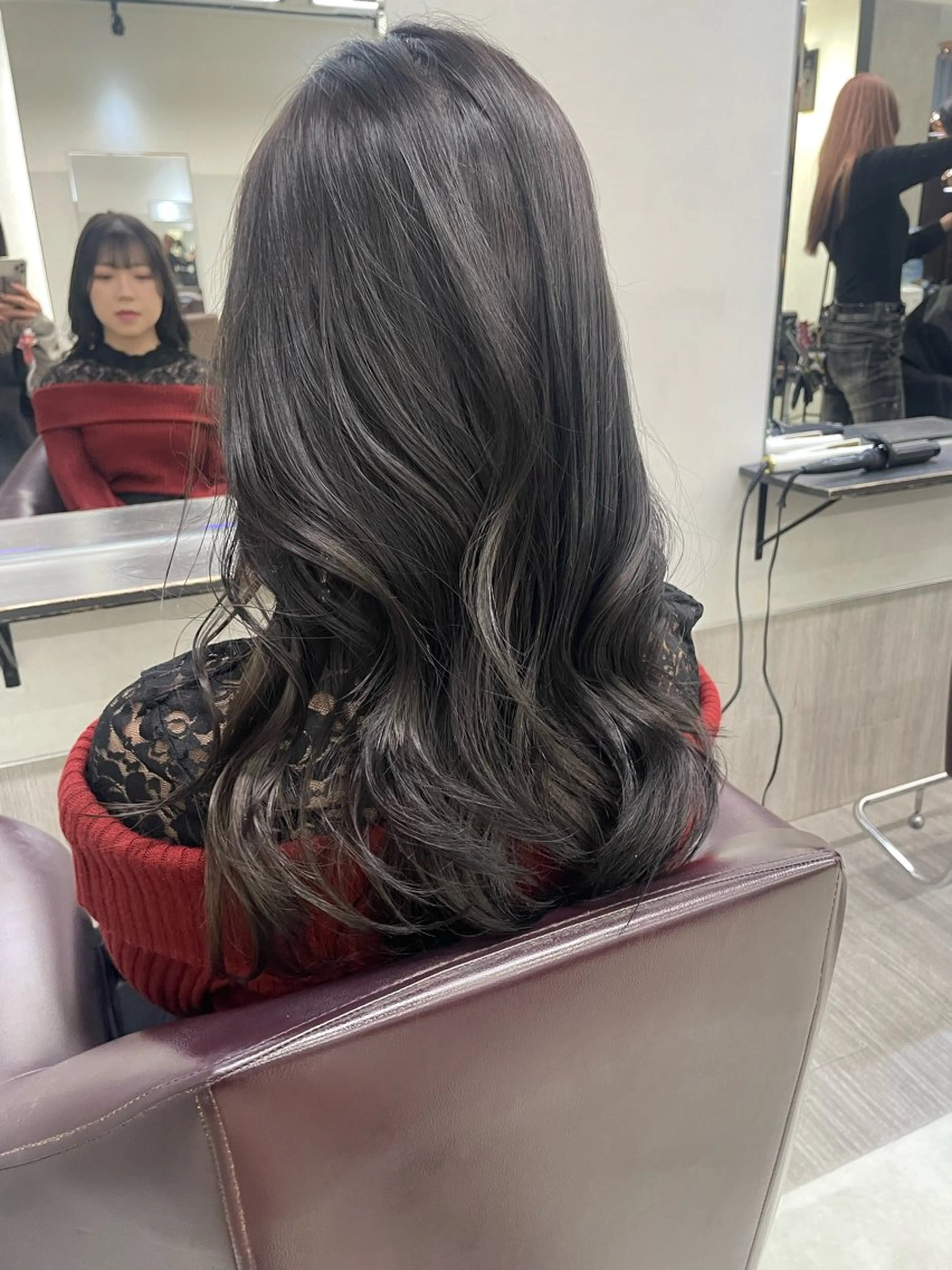 セミロング カラー グレージュ AIRI layer cut hairのヘアスタイル