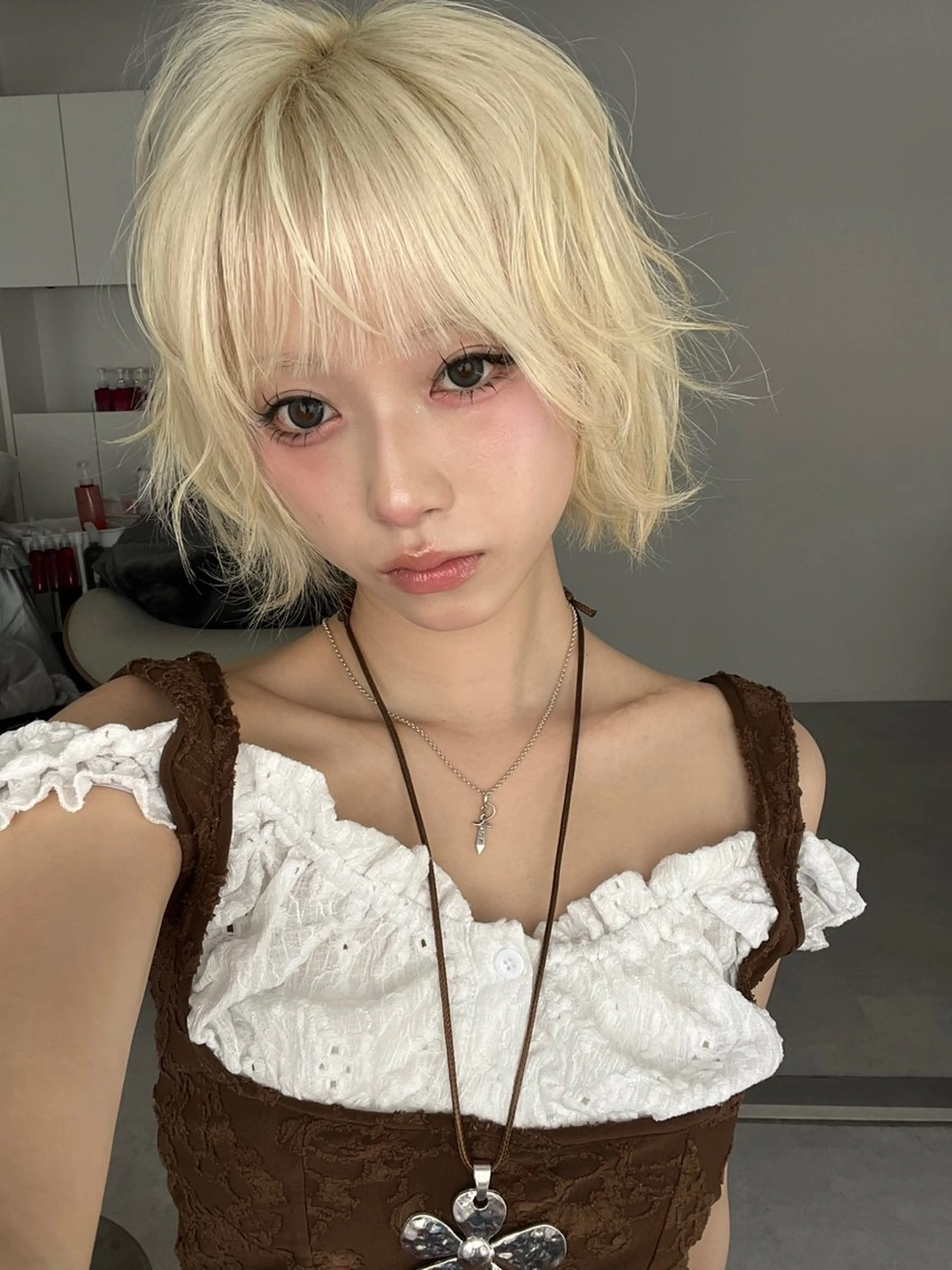 ショート カラー ブリーチ ブロンド ケアブリーチ カット ヘアカラー トリートメント 透明感カラー🩵🩵 韓国ヘアkanatoのヘアスタイル