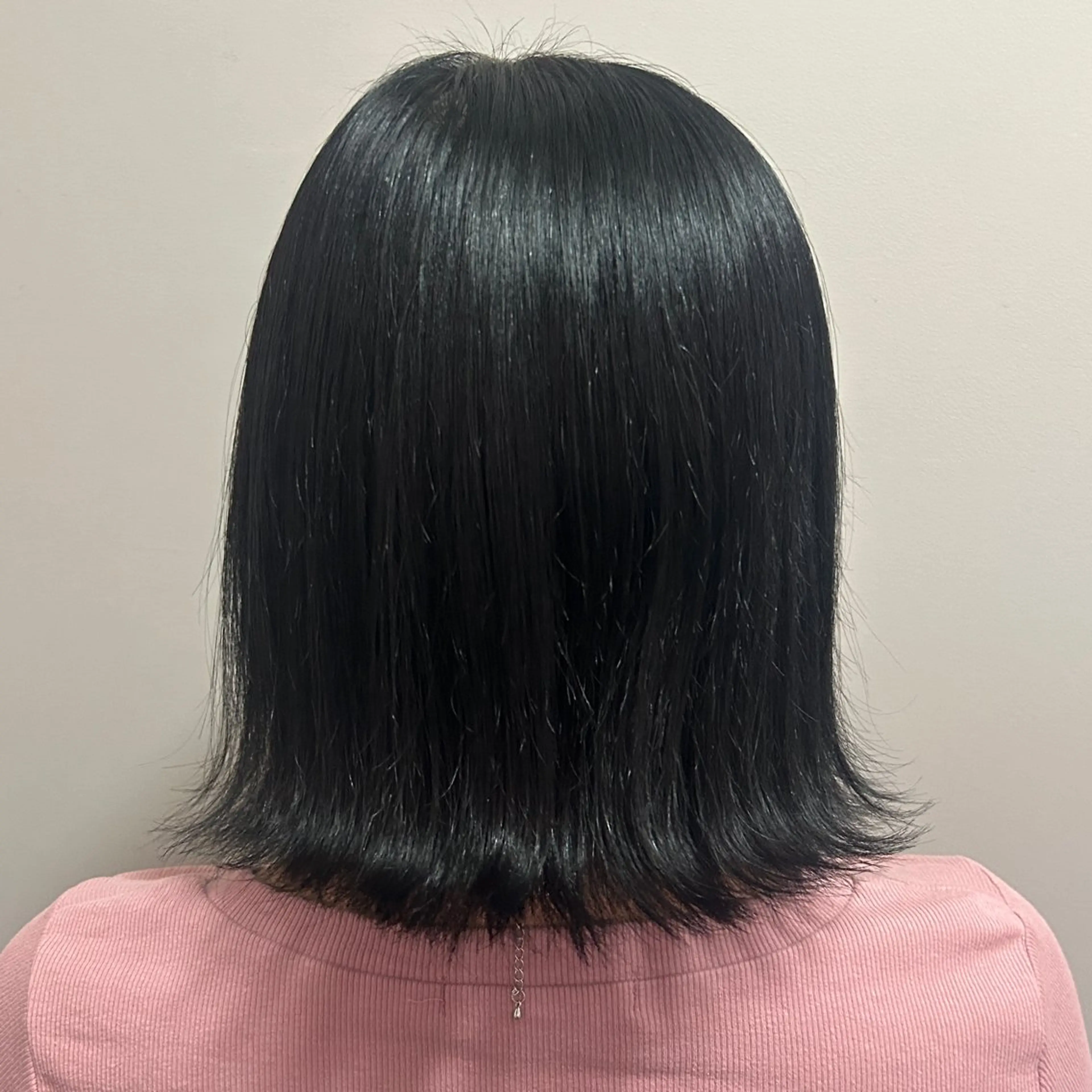 ミディアム カラー 黒髪 岡本 妃麗のヘアスタイル