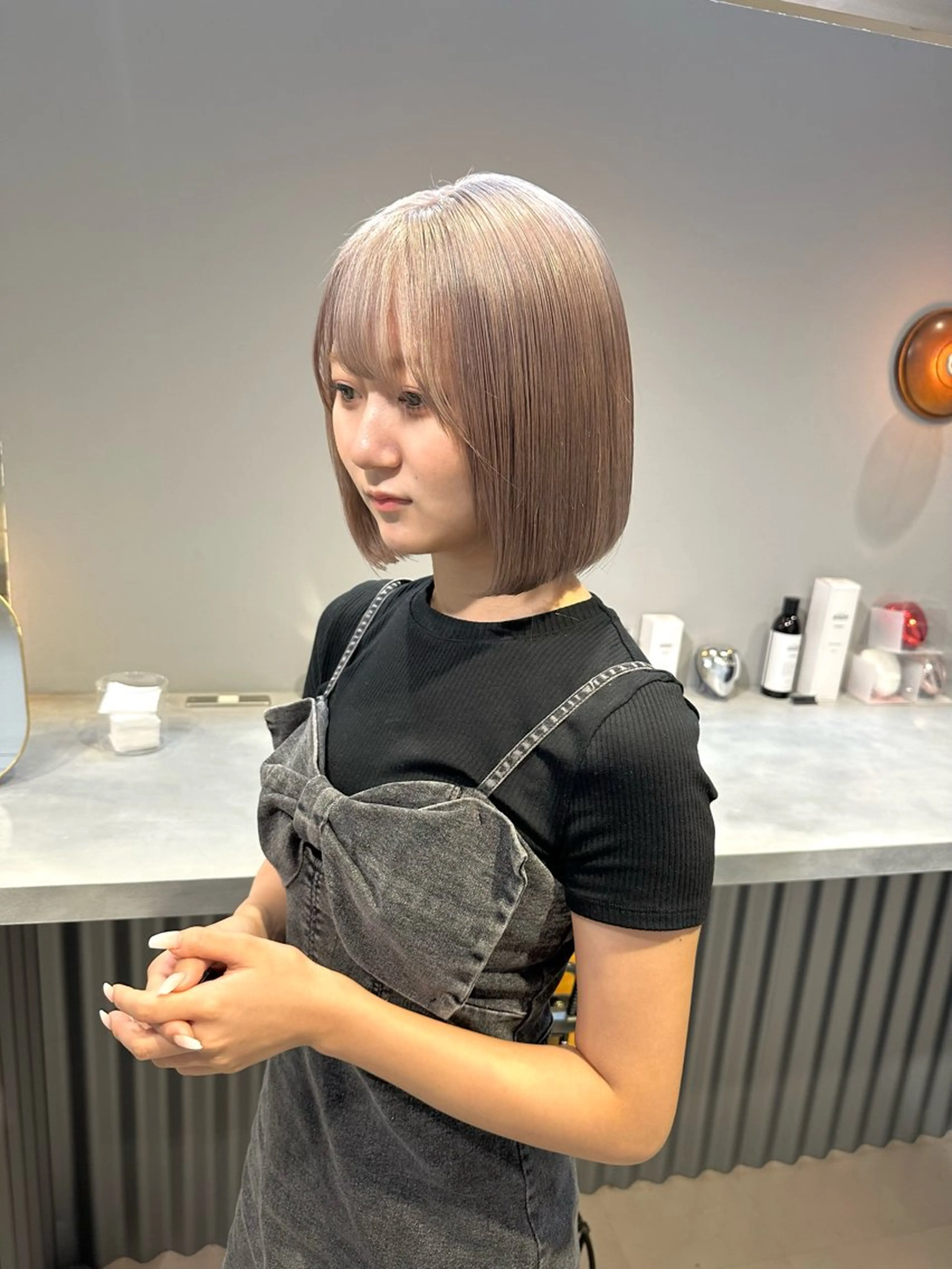ショート カラー ベージュカラー ブリーチ ミルクティーベージュ カット ヘアカラー パーマ 縮毛矯正 トリートメント 💖ハイライト/ハイ トーン💖MIKIのヘアスタイル