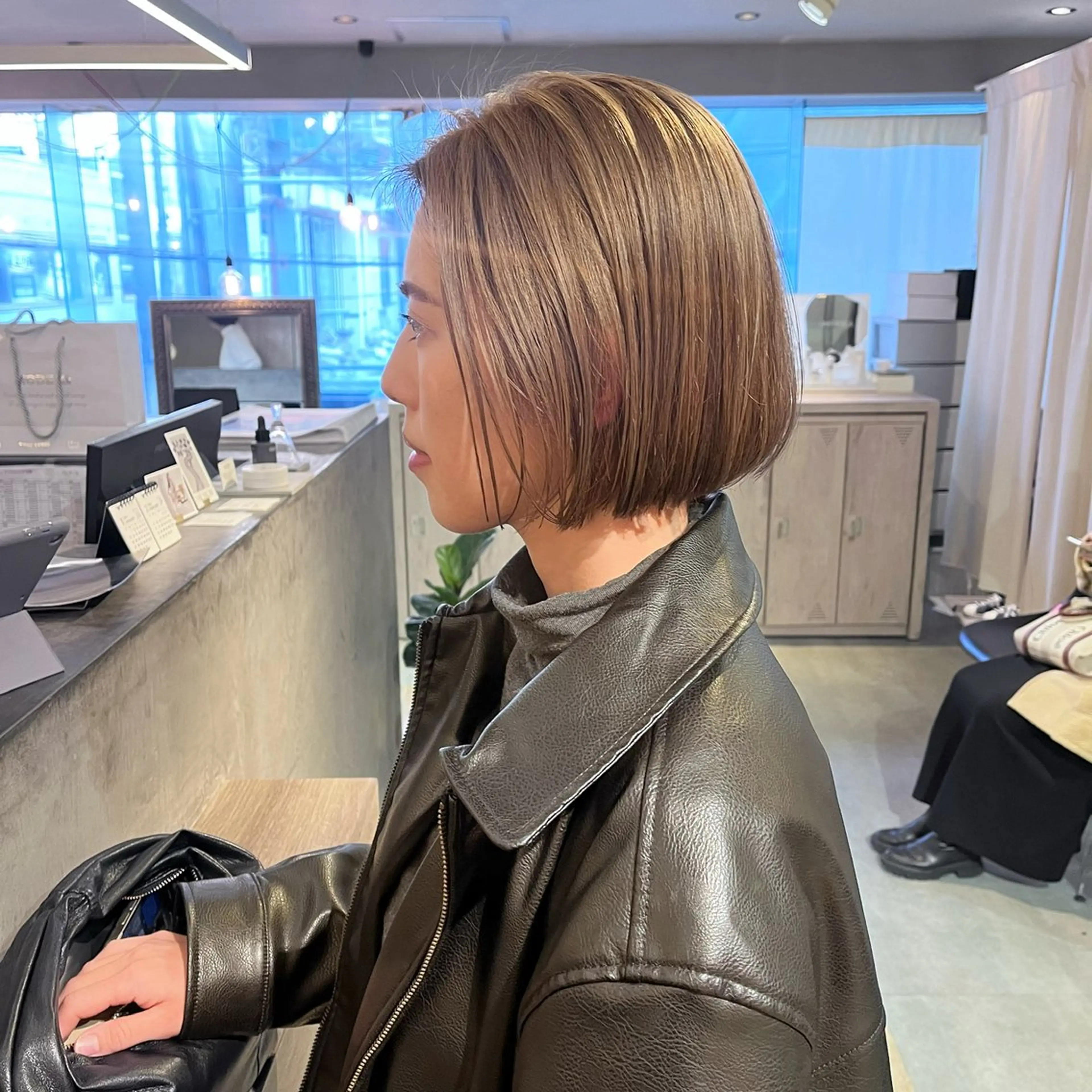 カット＋ブリーチ込みダブルカラー🫐🤍¥13200の写真