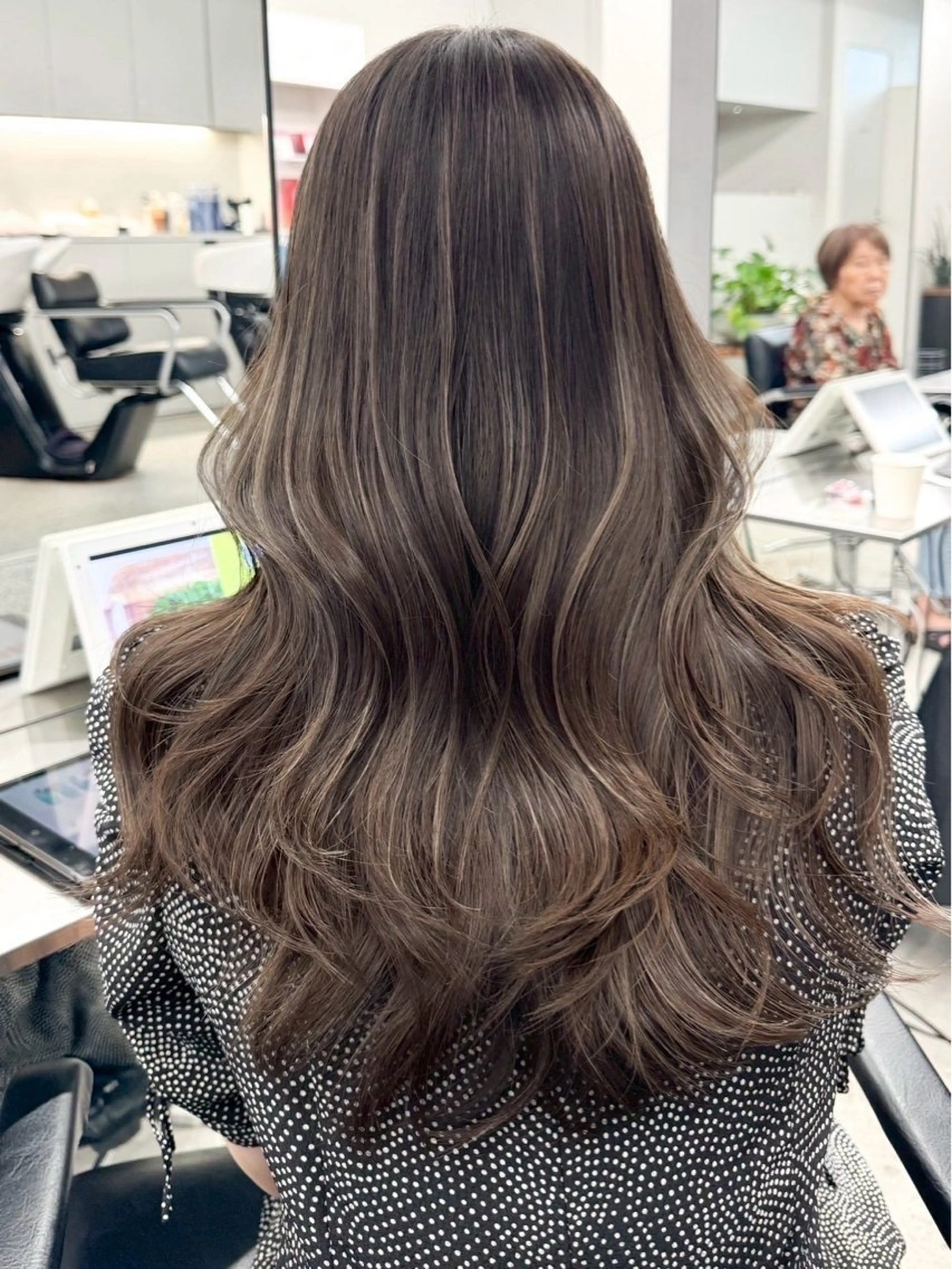 ロング カラー グレージュ ハイライトカラー ハイライト ヘアカラー 🌈透明感カラー🌈 🌟吉田祐介🌟のヘアスタイル
