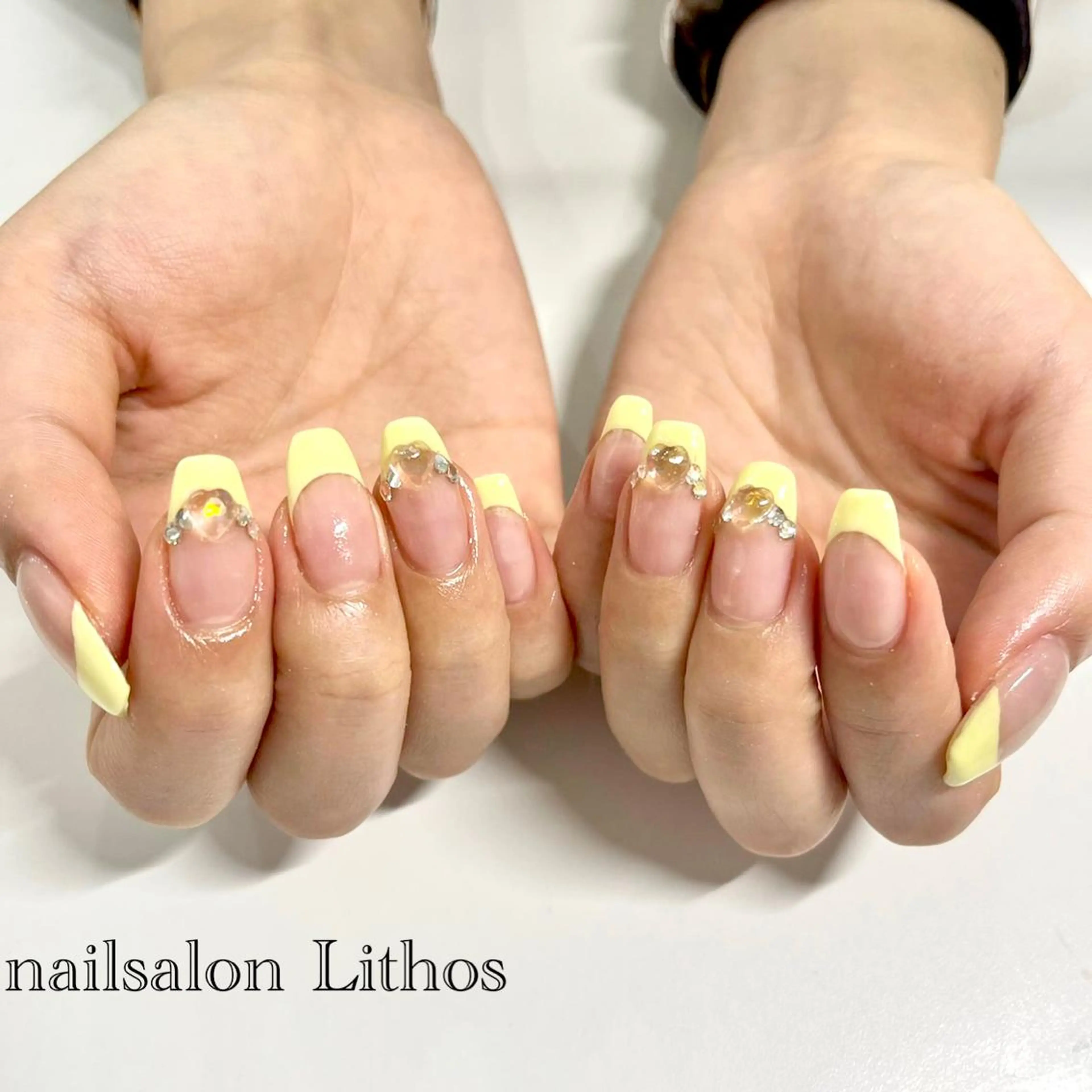 ネイル フレンチネイル 黄色 ハンドネイル nailsalon Lithos所属・nailsalon Recontreのネイルデザイン
