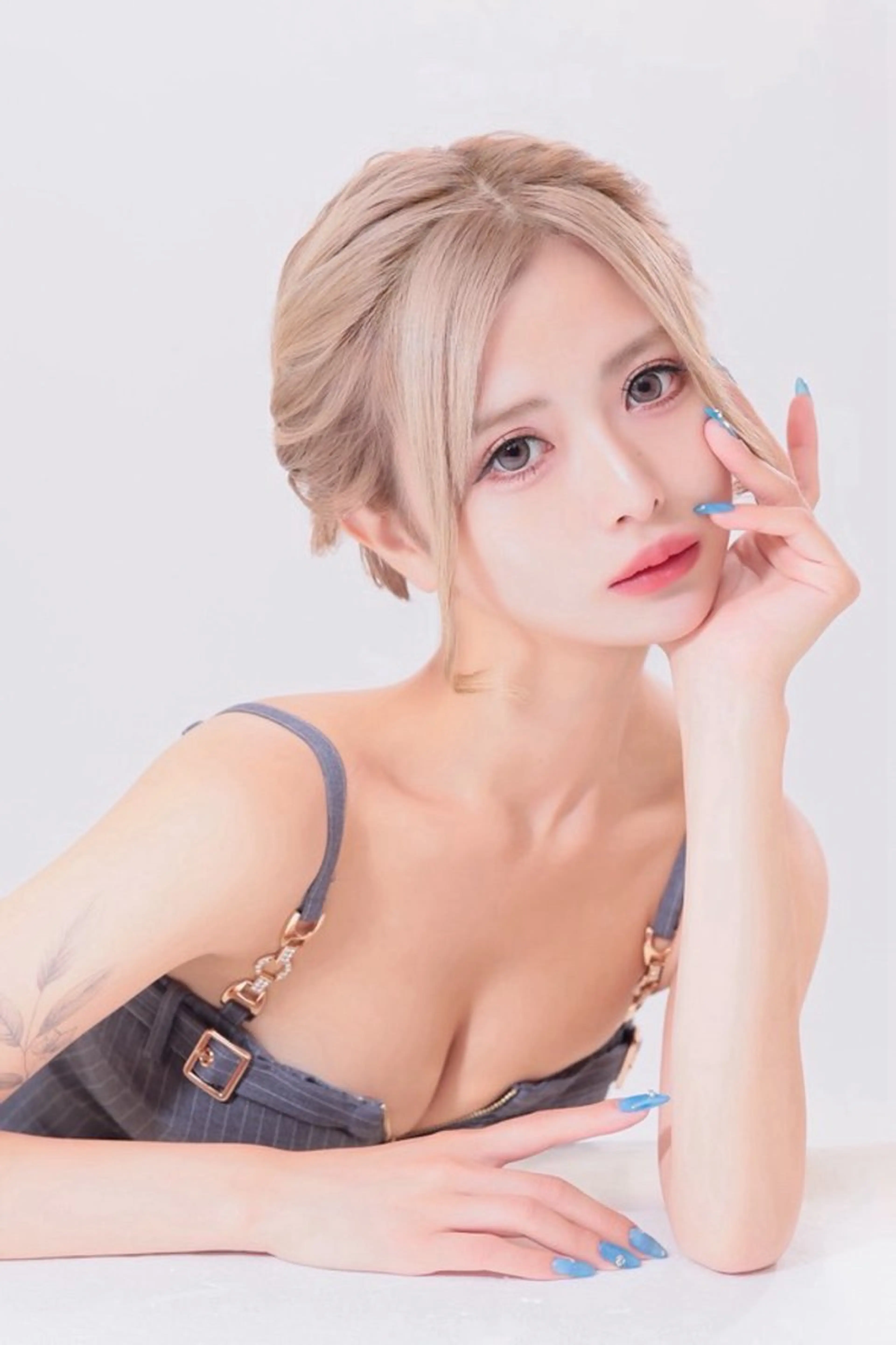 ミディアム カラー ベージュカラー ブロンド ブロンドベージュ カット ヘアカラー 表参道髪質改善 TATSUMIのヘアスタイル