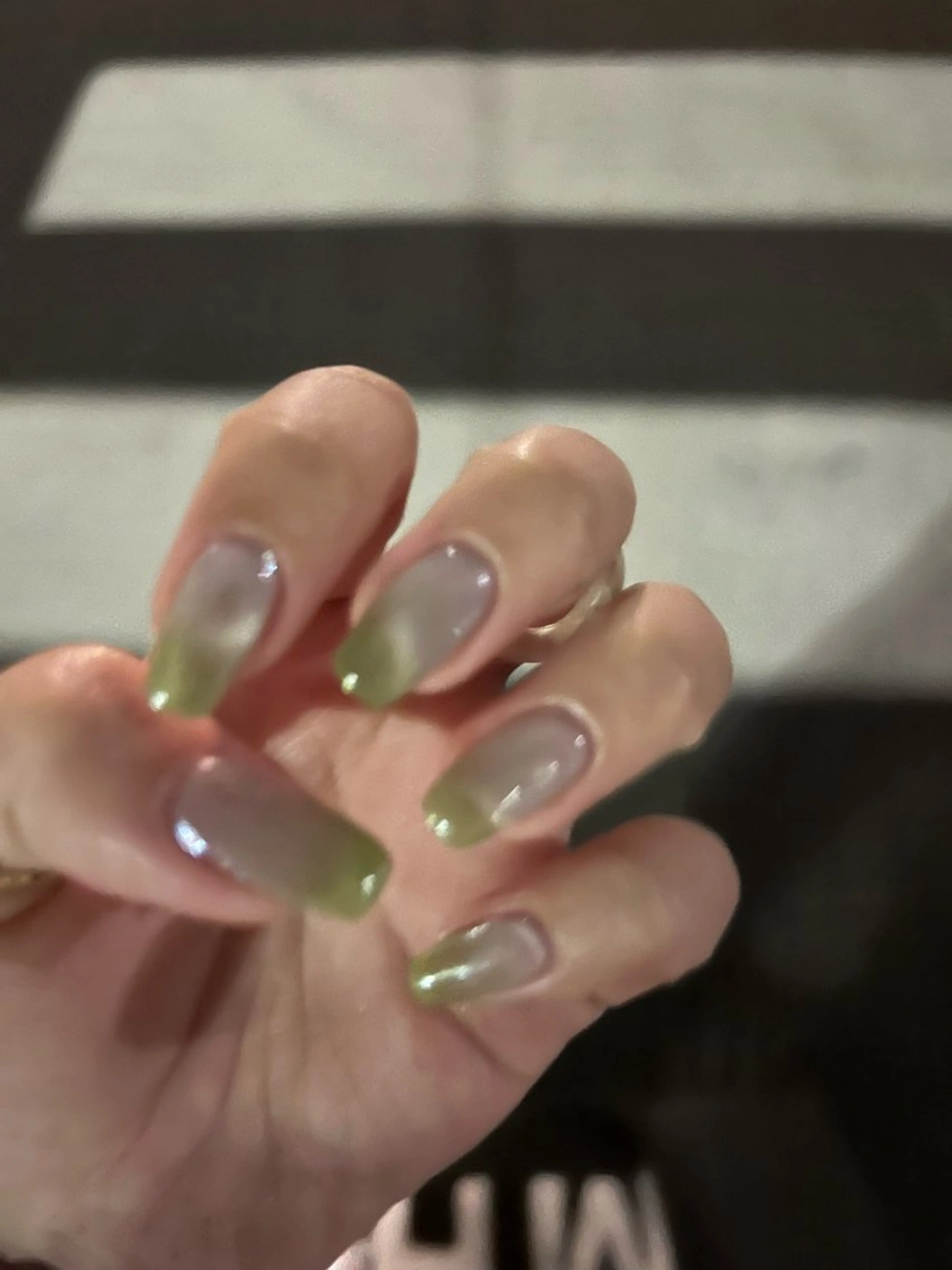 ネイル オーロラネイル ジェルネイル グラデーション 韓国ネイル マグネットネイル ハンドネイル ハンドケア Bana_ Nailのネイルデザイン