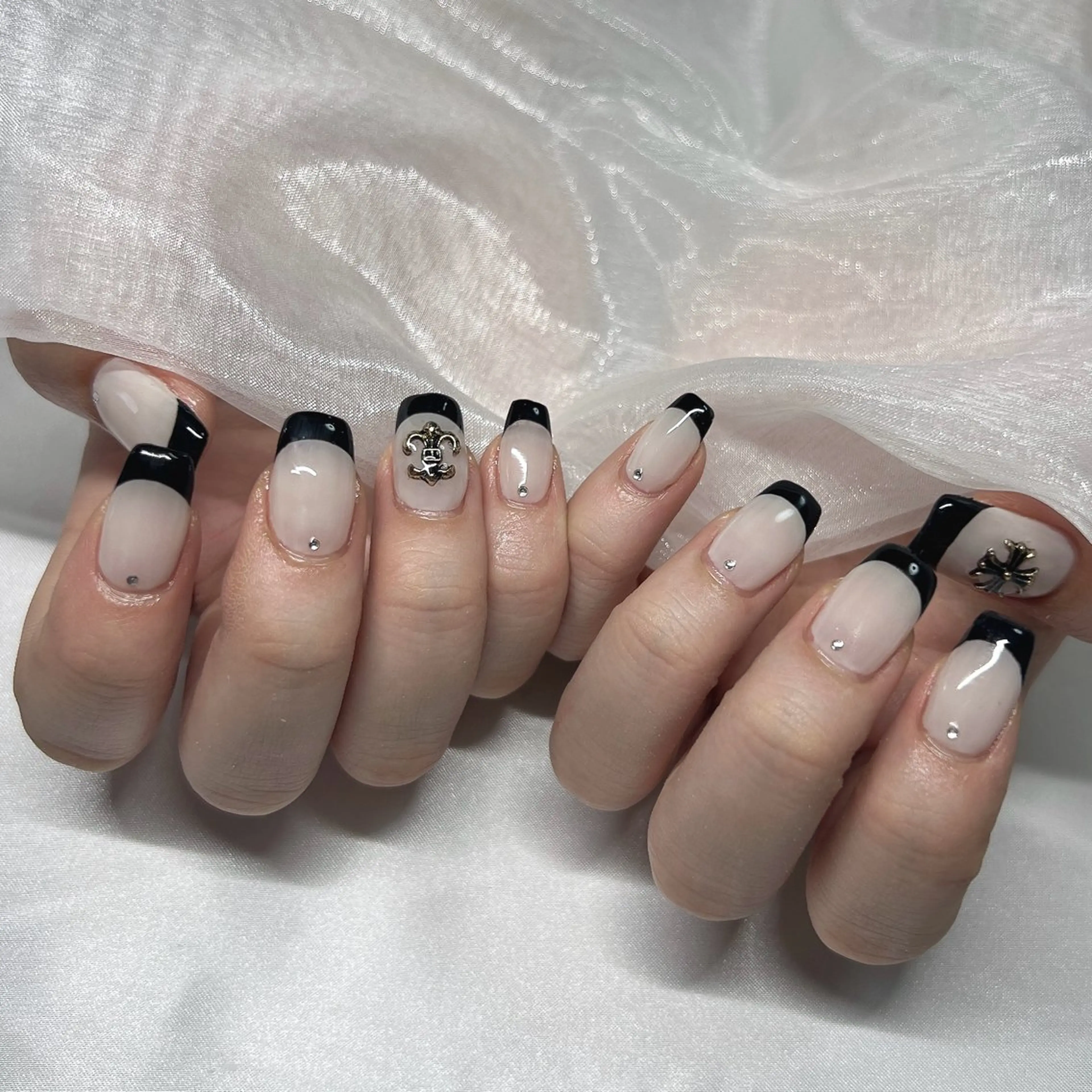 ネイル ジェルネイル 韓国ネイル ラメ(グリッター) マグネットネイル ミラーネイル ハンドネイル -nail salon-Reward所属・nail salon Rewardのネイルデザイン