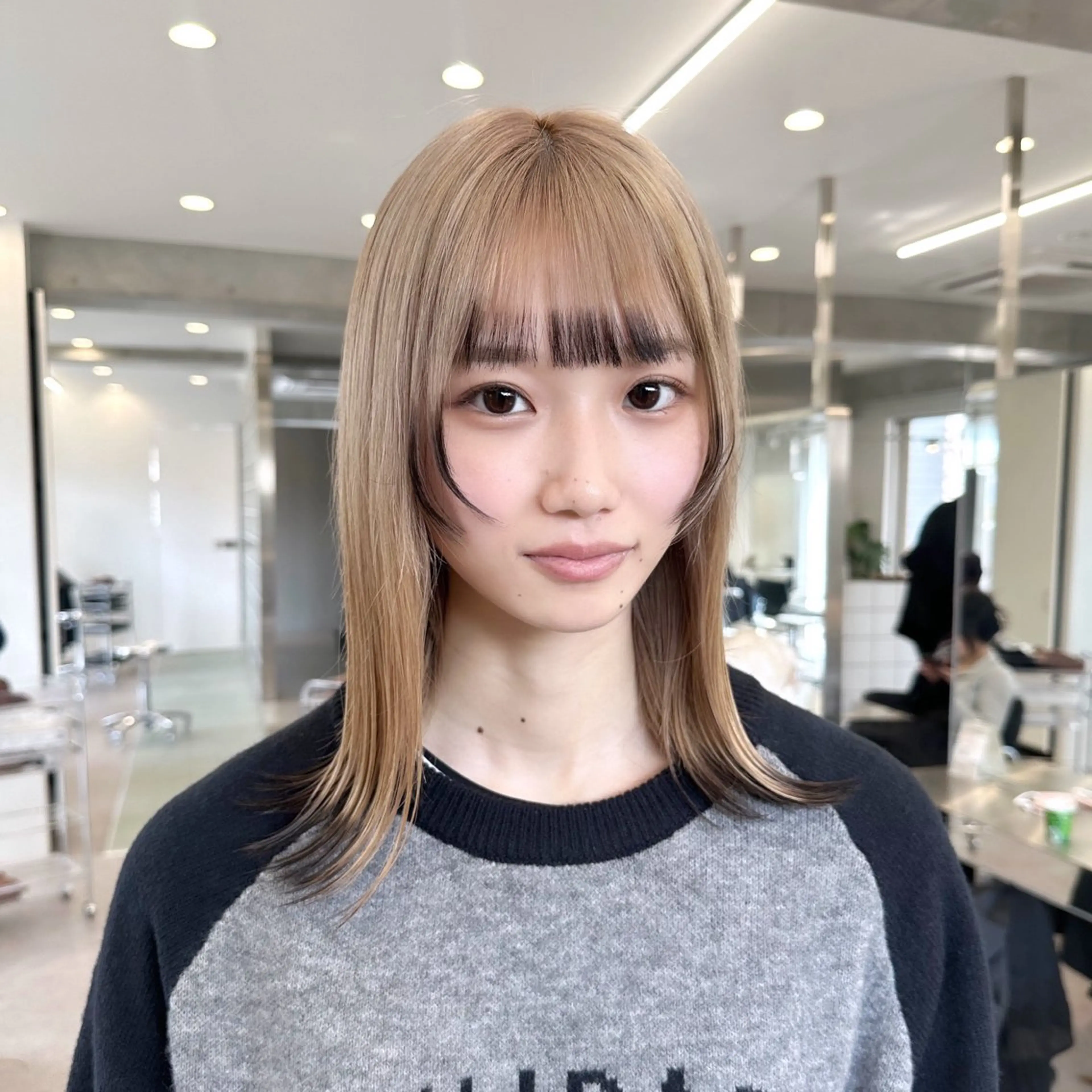ミディアム カラー ベージュカラー ブリーチ ダブルカラー ハイトーンカラー ミルクティーベージュ ヘアカラー トリートメント ❣️本日ショート カット大募集❣️のヘアスタイル