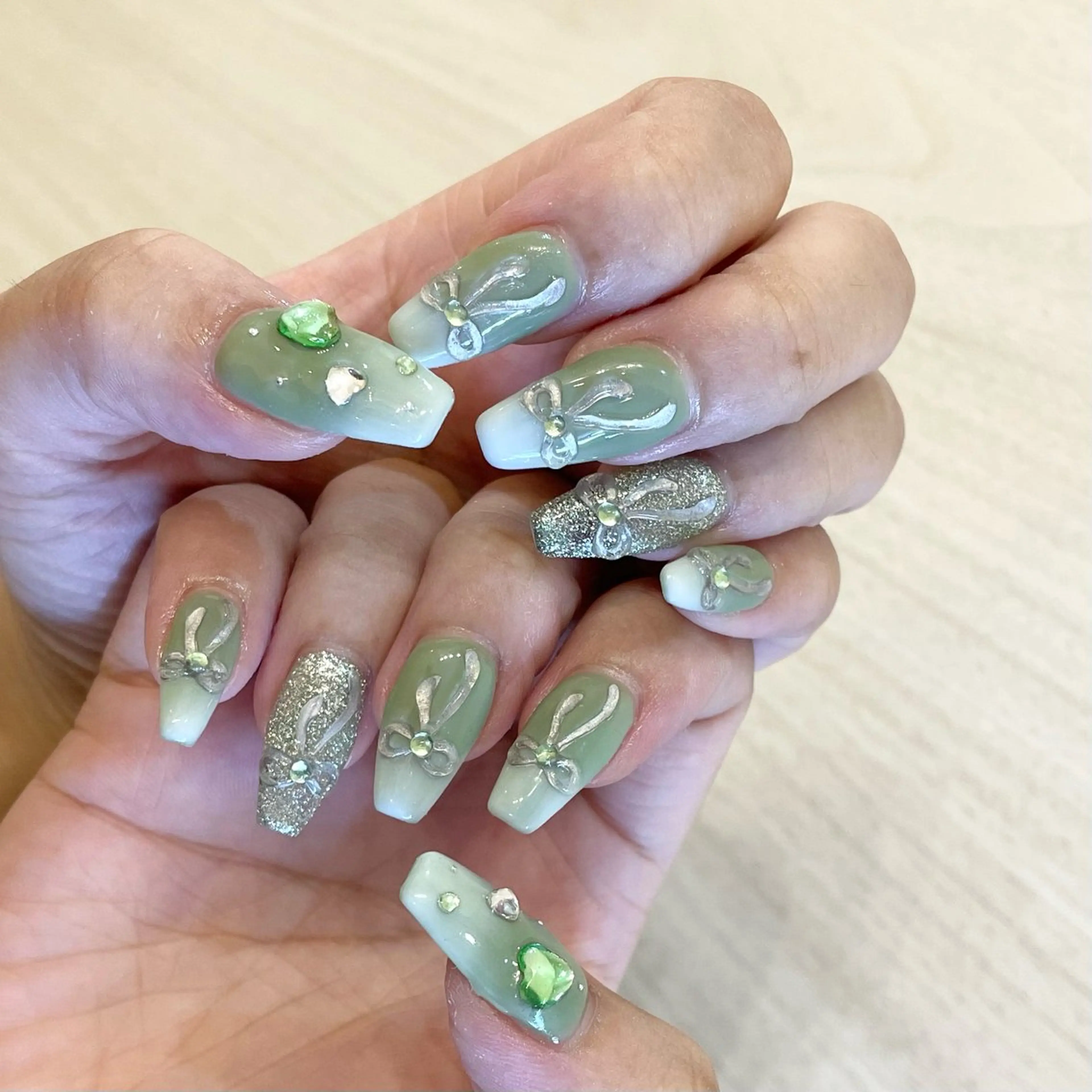 ネイル ホワイト Nail Salon Gummi.のネイルデザイン