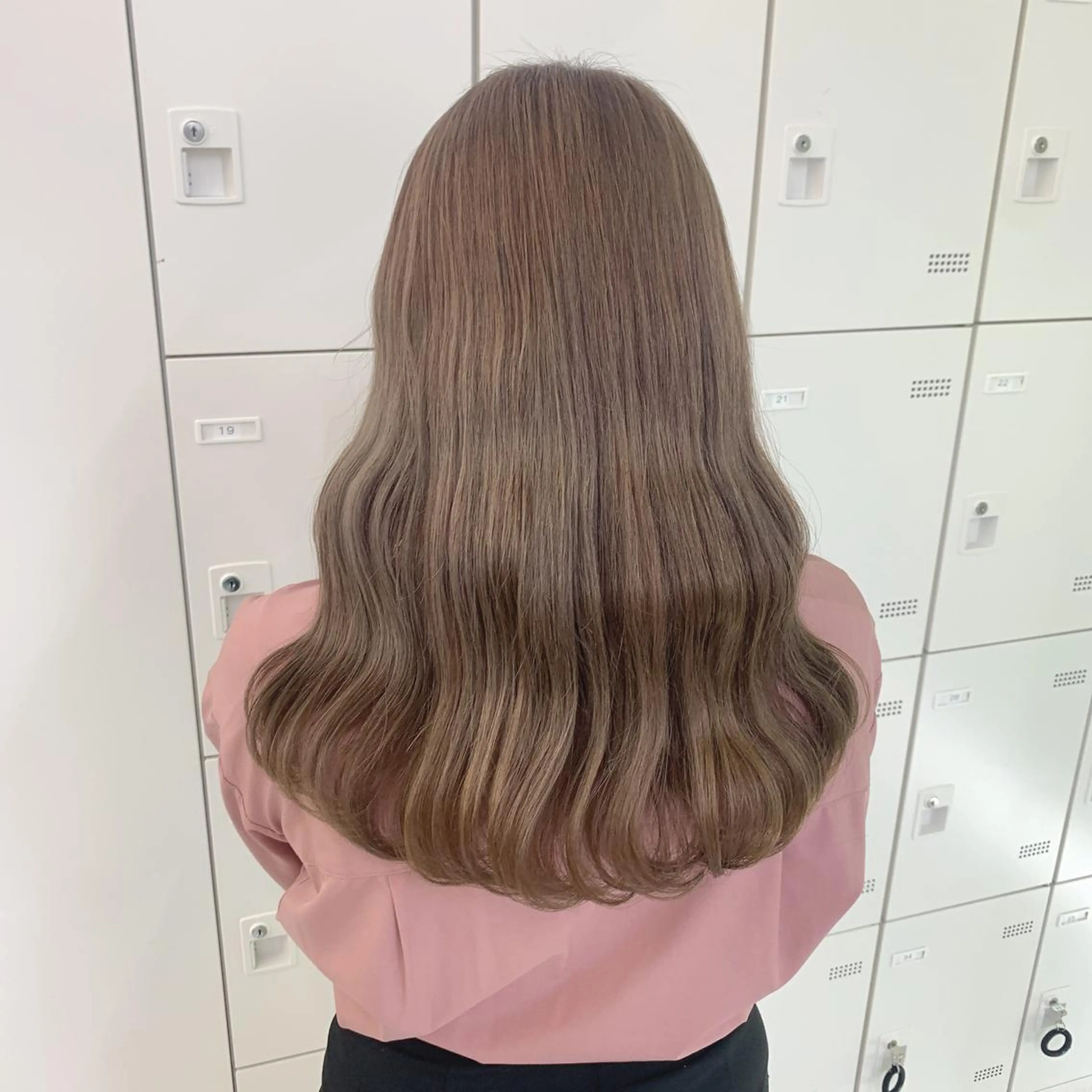ロング カラー ベージュカラー ヘアカラー トリートメント ヘアセット 🤍やわらか抜け感 hair🤍RINのヘアスタイル