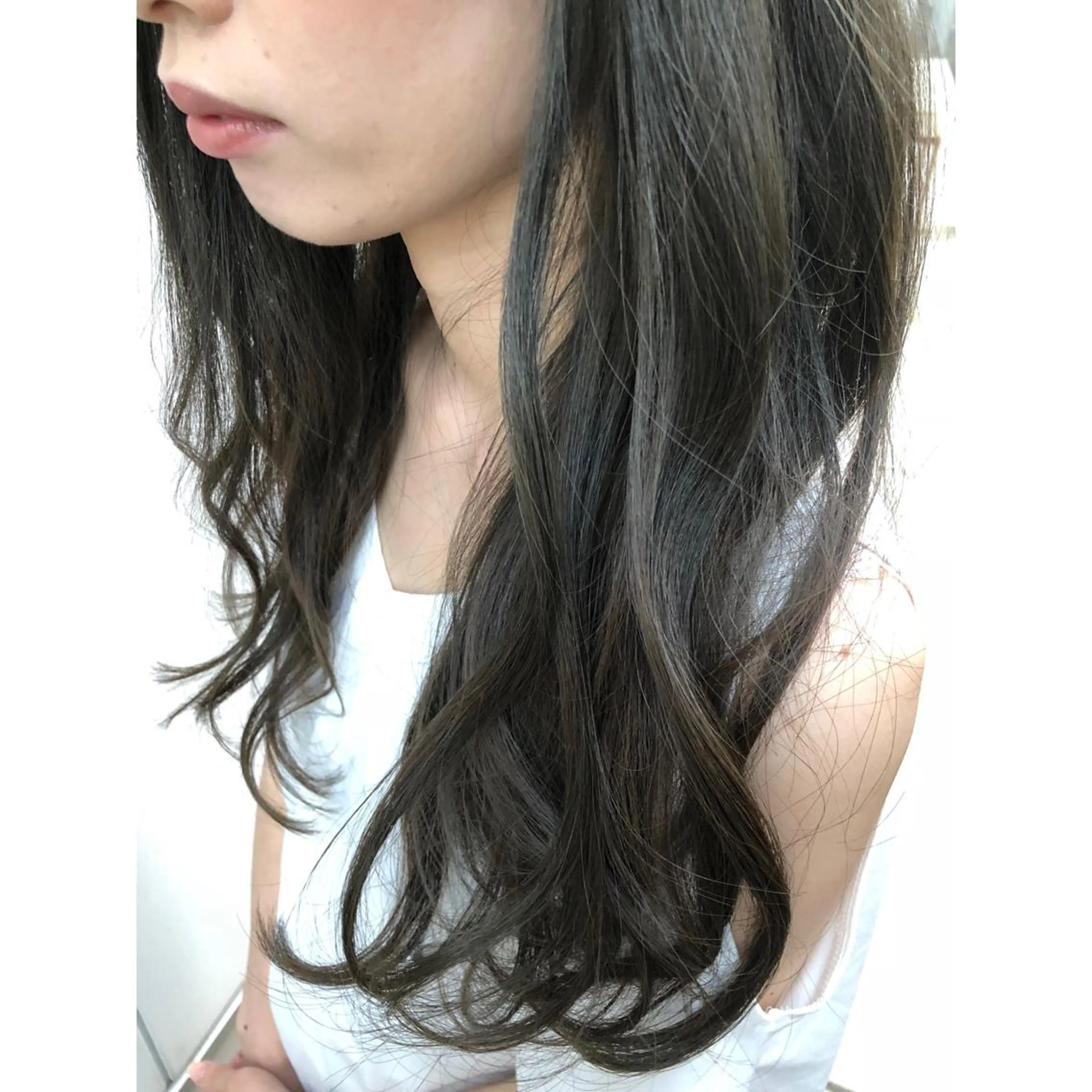 ロング カラー グレージュ パーソナルカラー診断 できます　木曽　主博のヘアスタイル