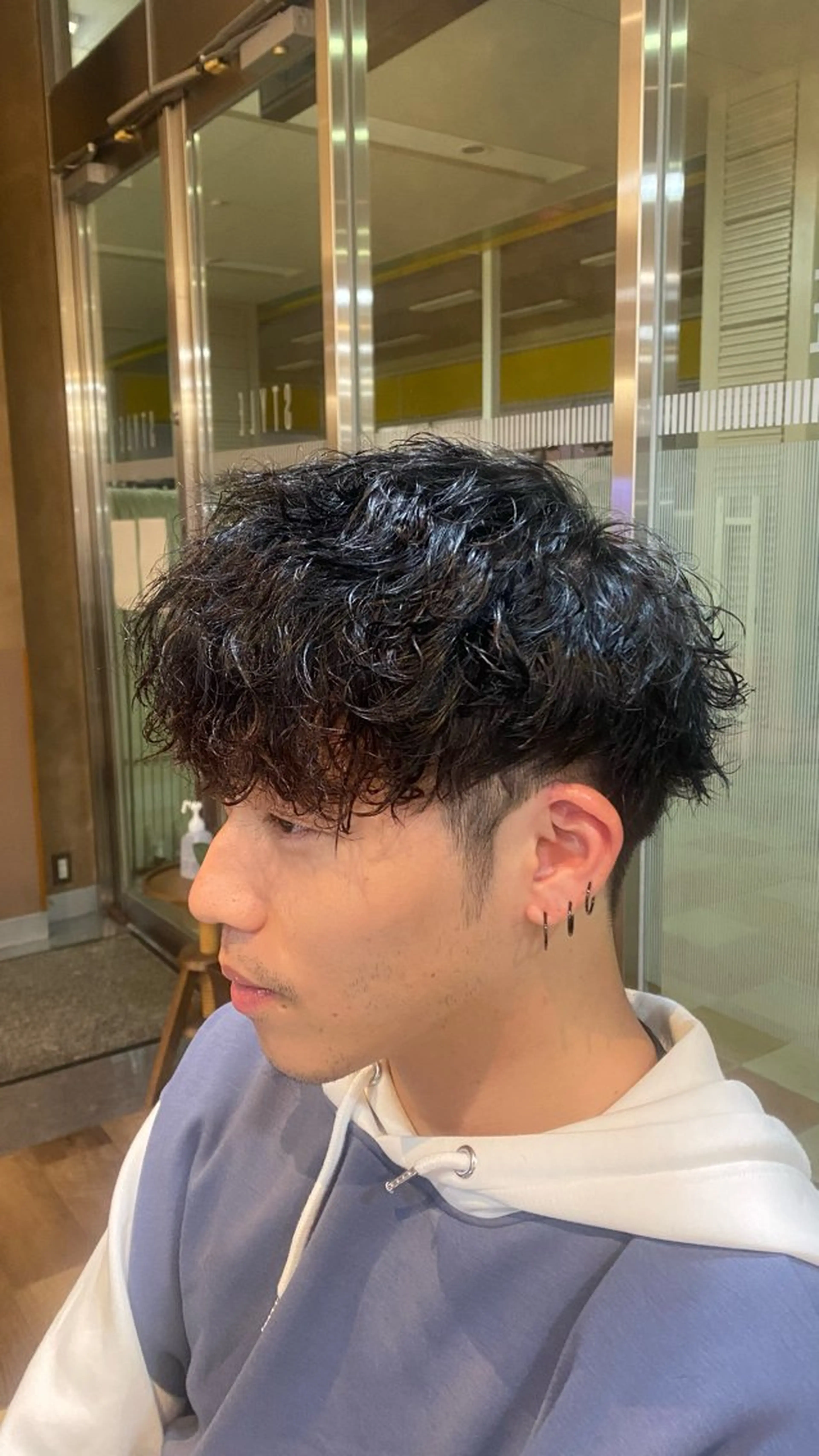 ショート パーマ メンズ メンズパーマ ツイストスパイラルパーマ スパイラルパーマ カット パーマ STYLE所属・山本 勝巳のヘアスタイル