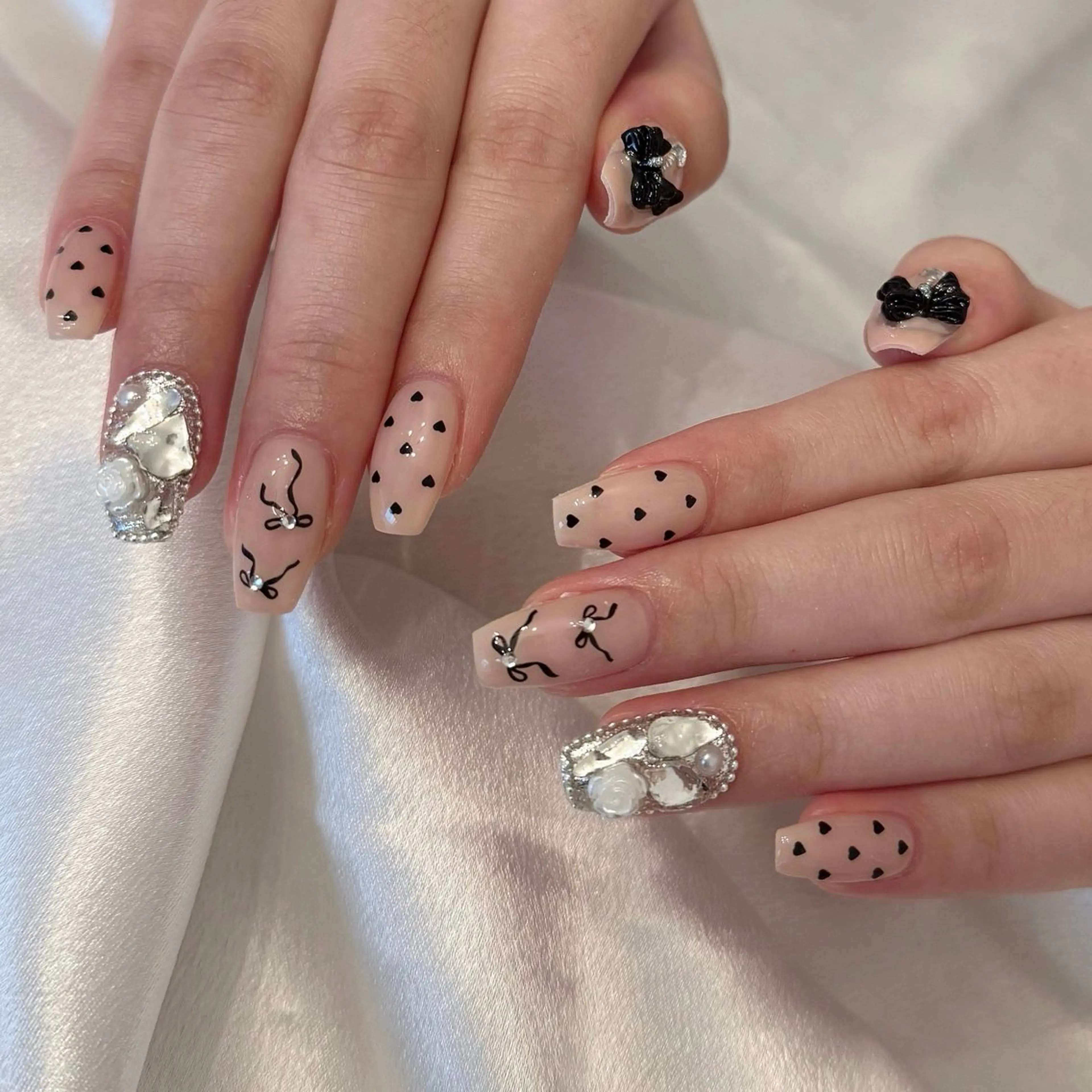 ネイル ハンドネイル シュシュ 🎀 girly nailのネイルデザイン
