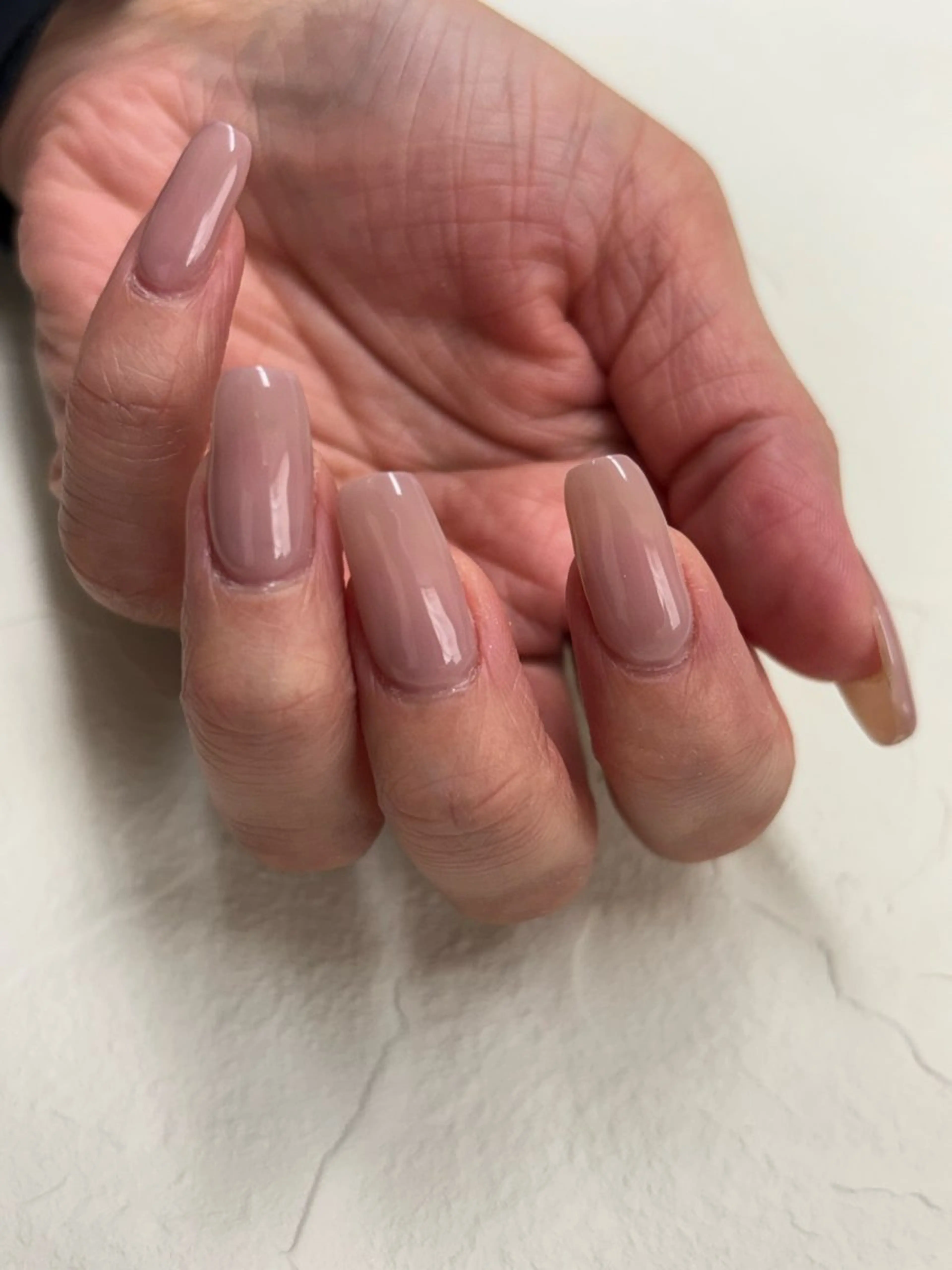 ネイル ワンカラーネイル アンベリール所属・アンベリール FUJIOKAのネイルデザイン