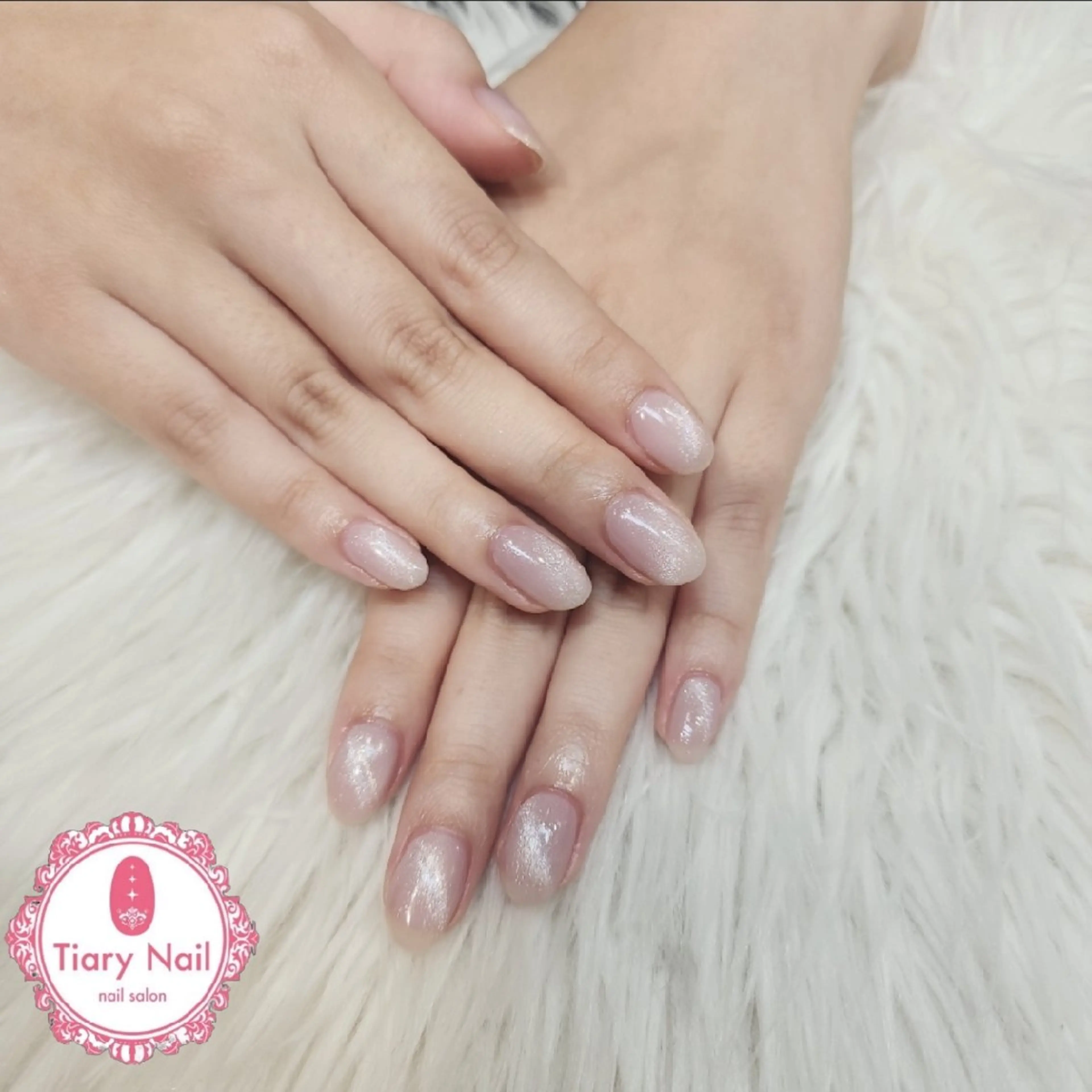 ネイル ハンドネイル 💙🤍Tiary M🤍💙のネイルデザイン