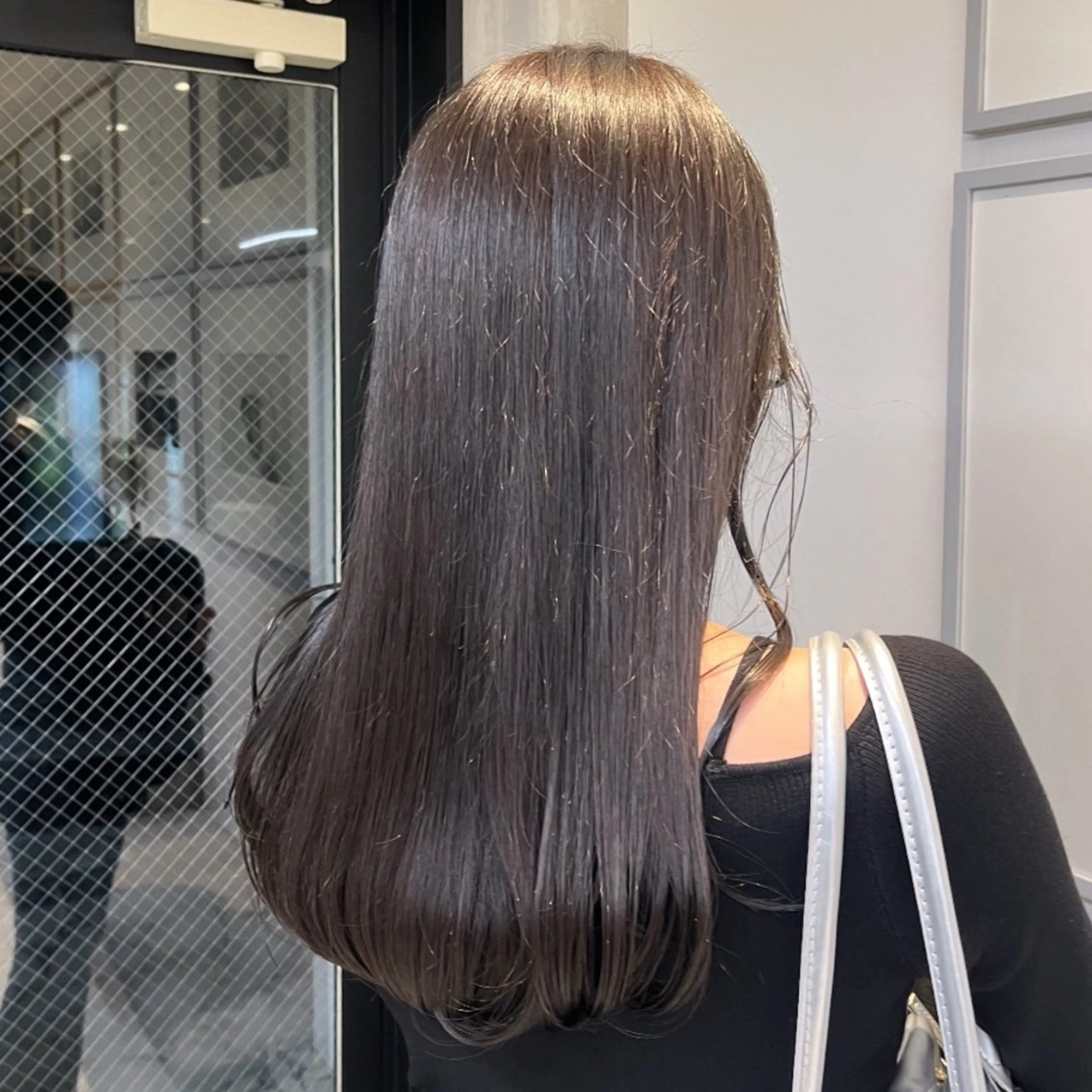 セミロング カラー ブラウンカラー 透明感カラー グレージュ カーキグレージュ オリーブグレージュ ヘアカラー トリートメント ヘッドスパ ヘアセット カジュアルを女っぽく 𝗮𝘆𝗮𝗰𝗼のヘアスタイル