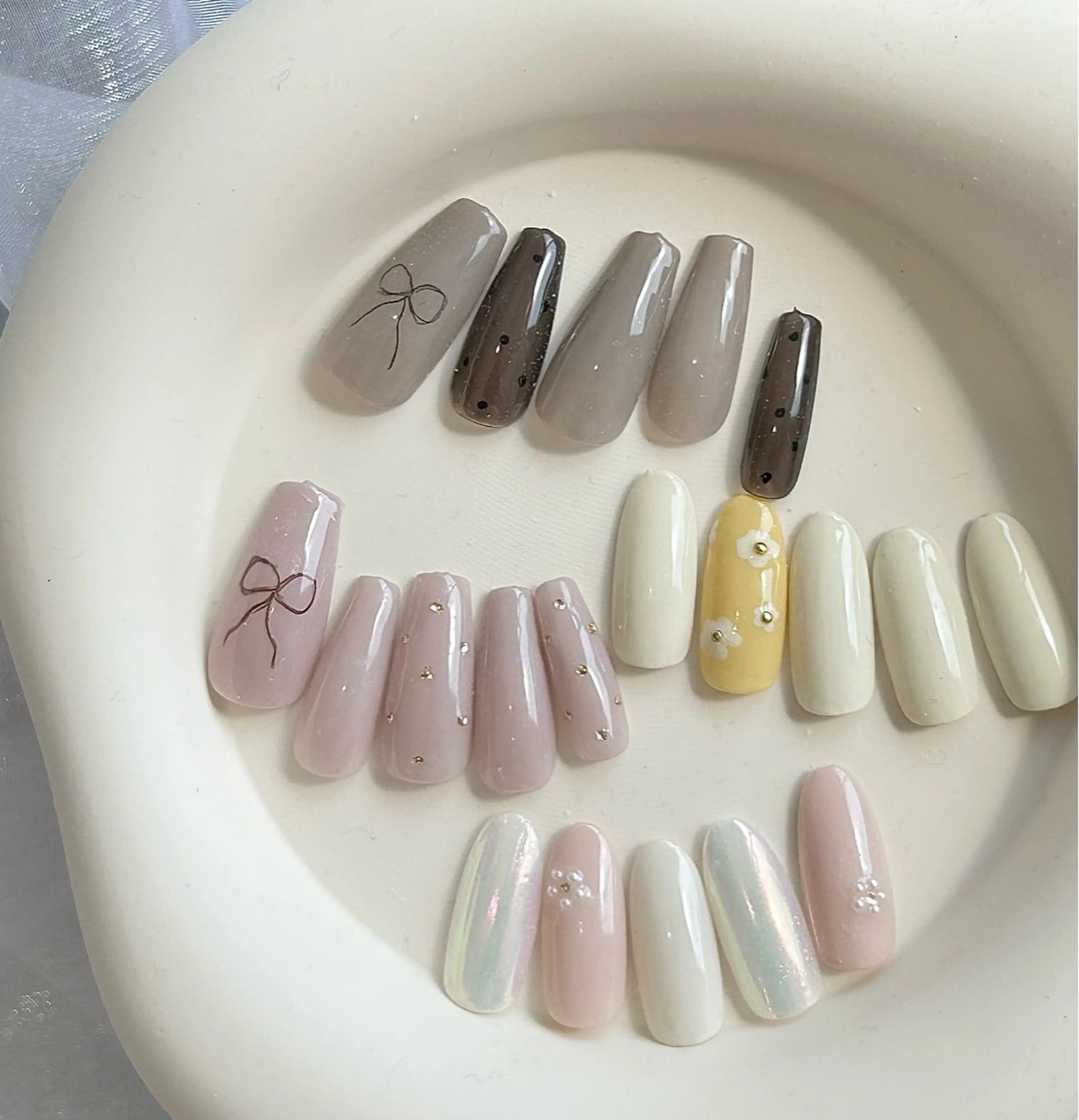 ネイル リボン 春ネイル Ray. byCharmeのネイルデザイン