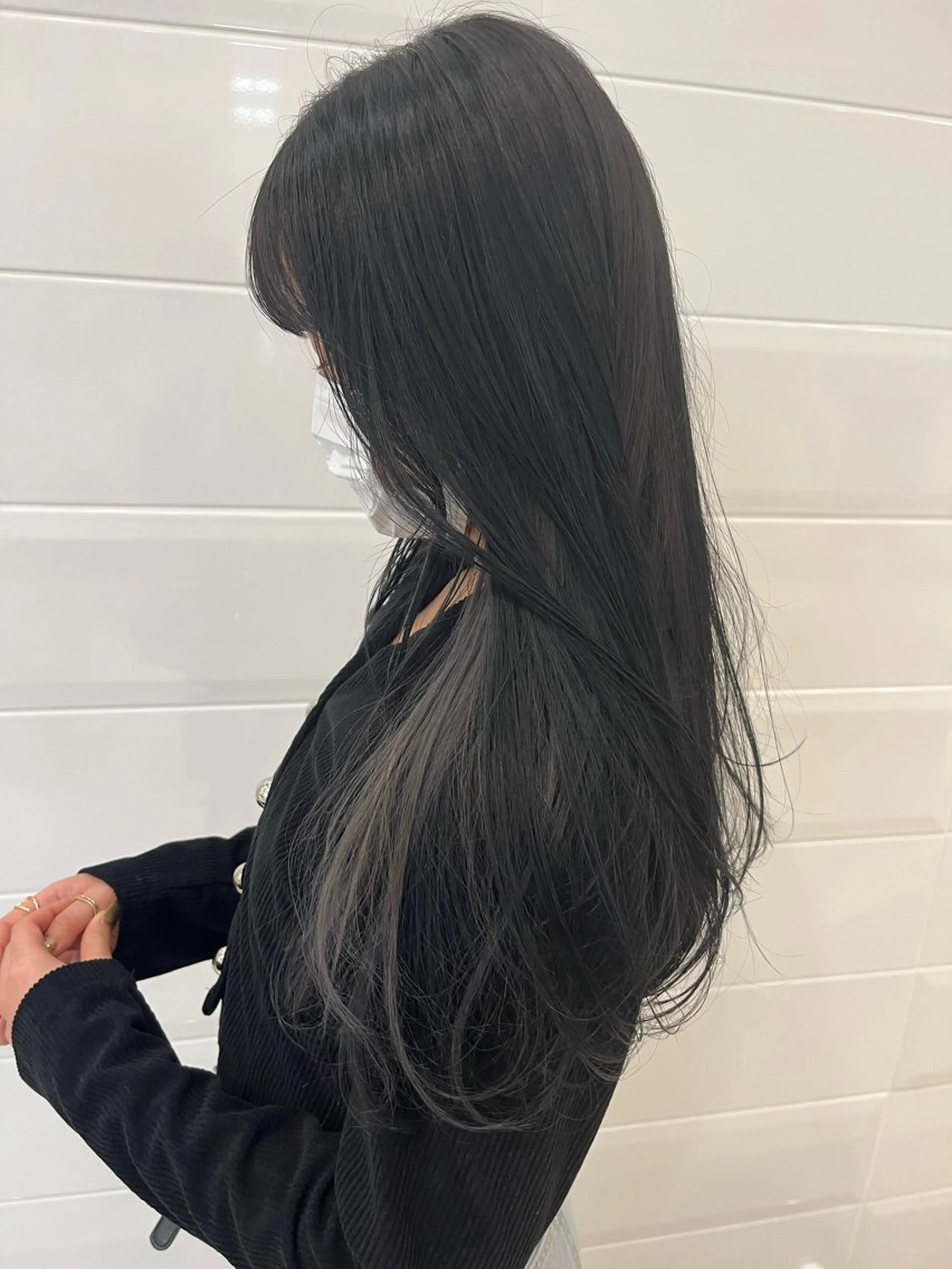 ロング カラー インナーカラー シルバー 福田 しずくのヘアスタイル