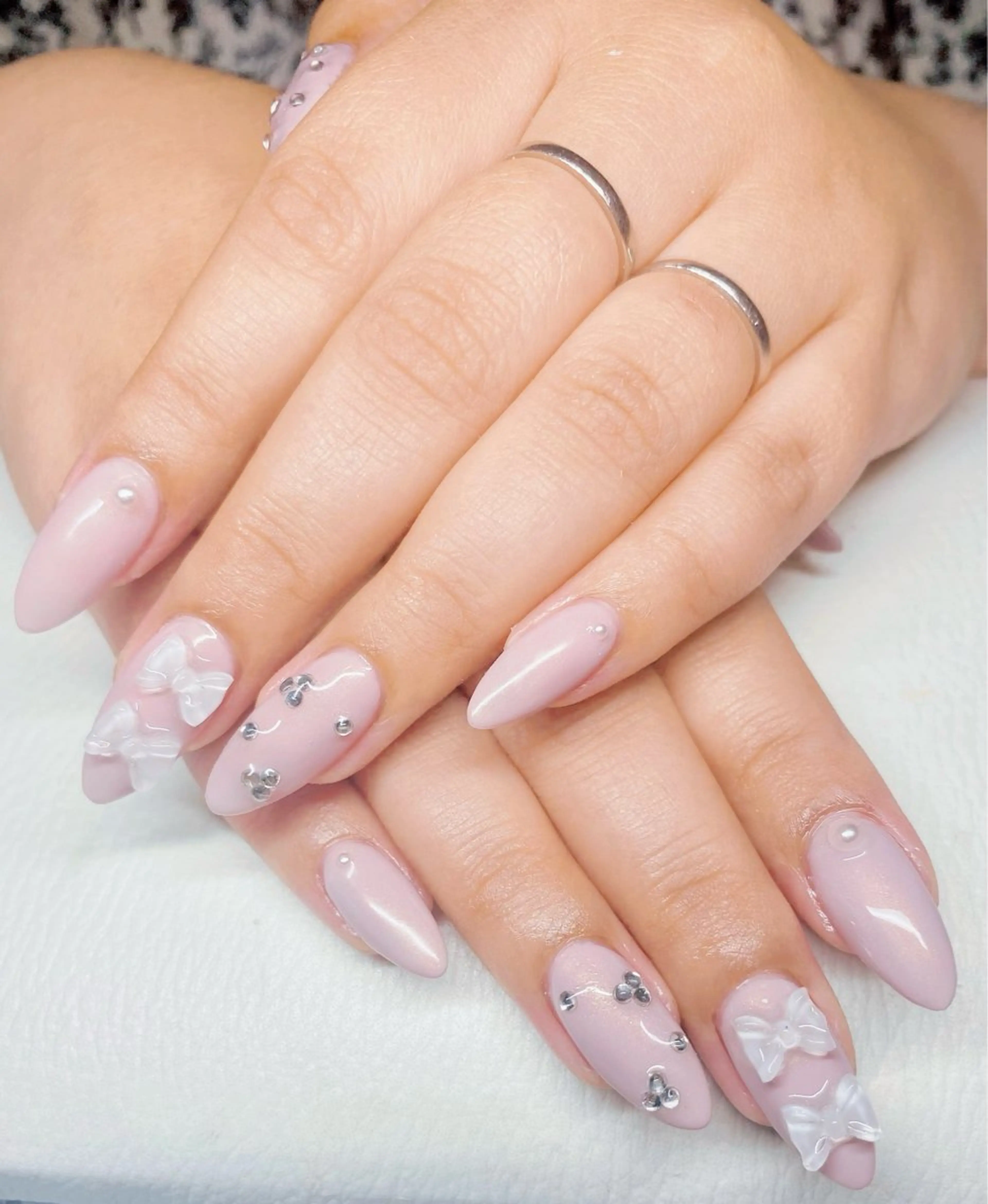 ネイル ストーンネイル ネイルチップ ハンドネイル ハンドケア Hi Beauty 渋谷(ネイル、ハイパーナイフ6、脂肪れいきゃく、マッサージ＆エステサロン)所属・Hi beauty 渋谷のネイルデザイン