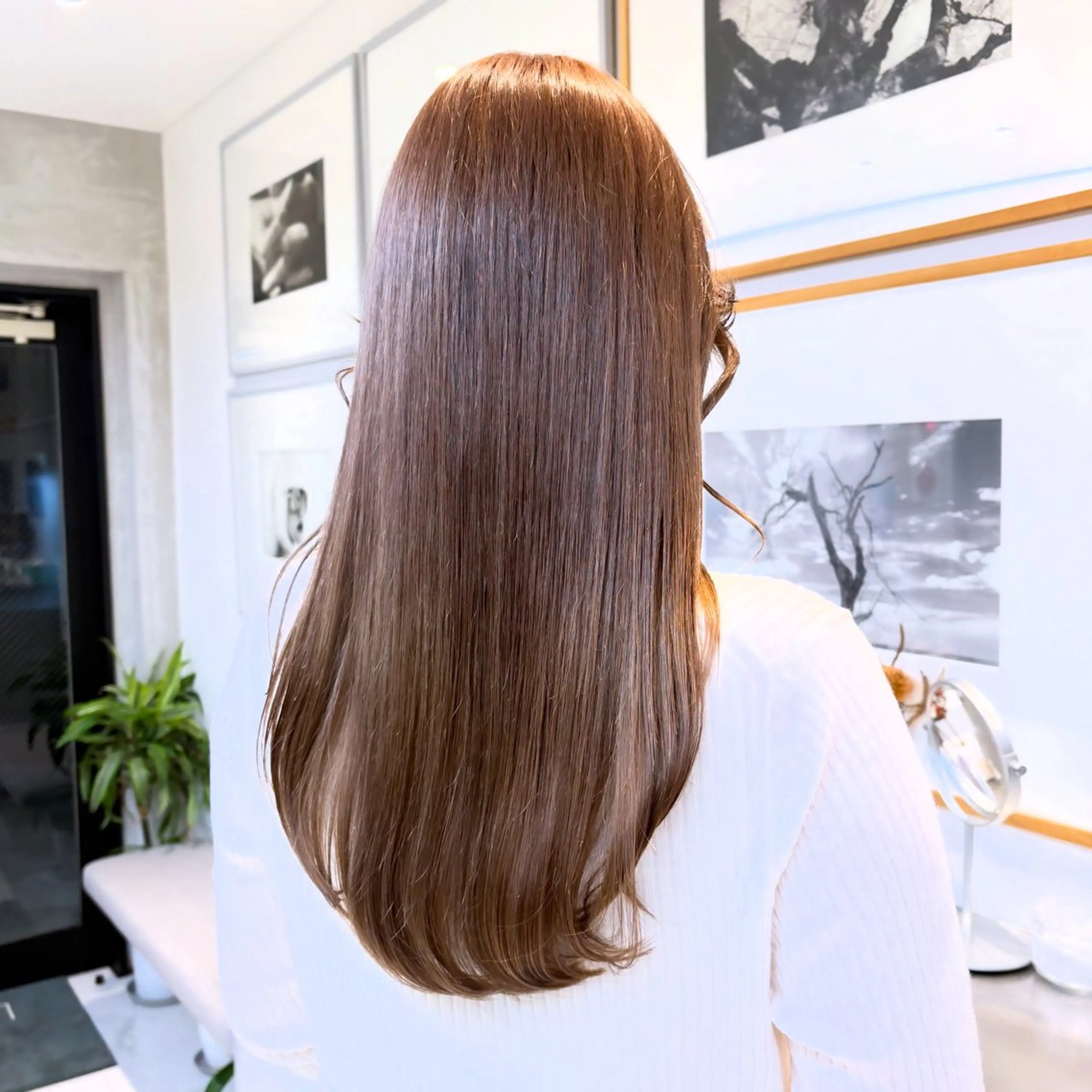 セミロング カラー ベージュカラー 透明感カラー ハイトーンカラー ミルクティーベージュ ヘアカラー トリートメント ヘッドスパ ヘアセット カジュアルを女っぽく 𝗮𝘆𝗮𝗰𝗼のヘアスタイル