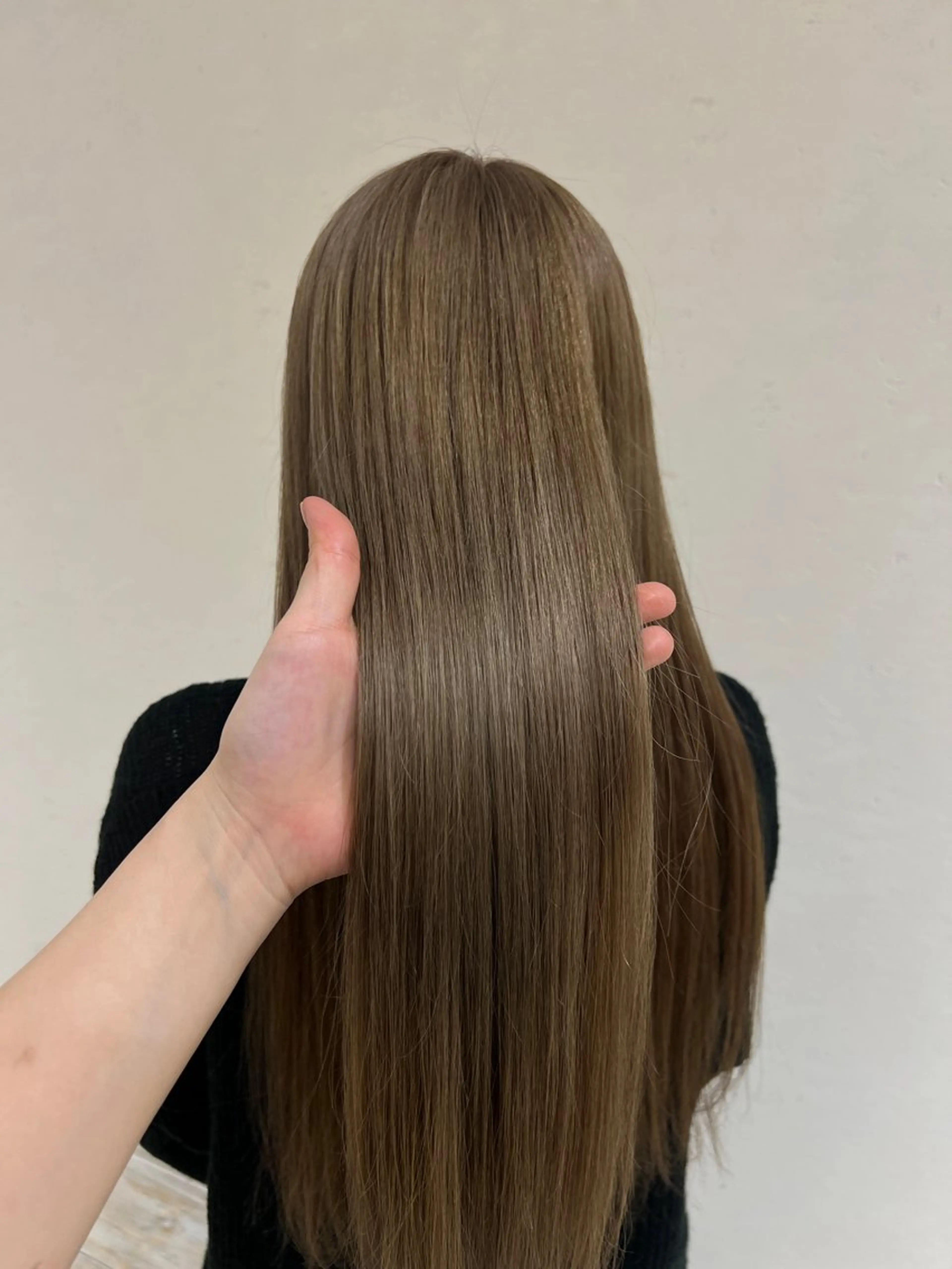 ロング カラー ベージュカラー ブリーチ ミルクティーベージュ ヘアカラー トリートメント レディース特化 ナチュラル☘︎︎芹七のヘアスタイル