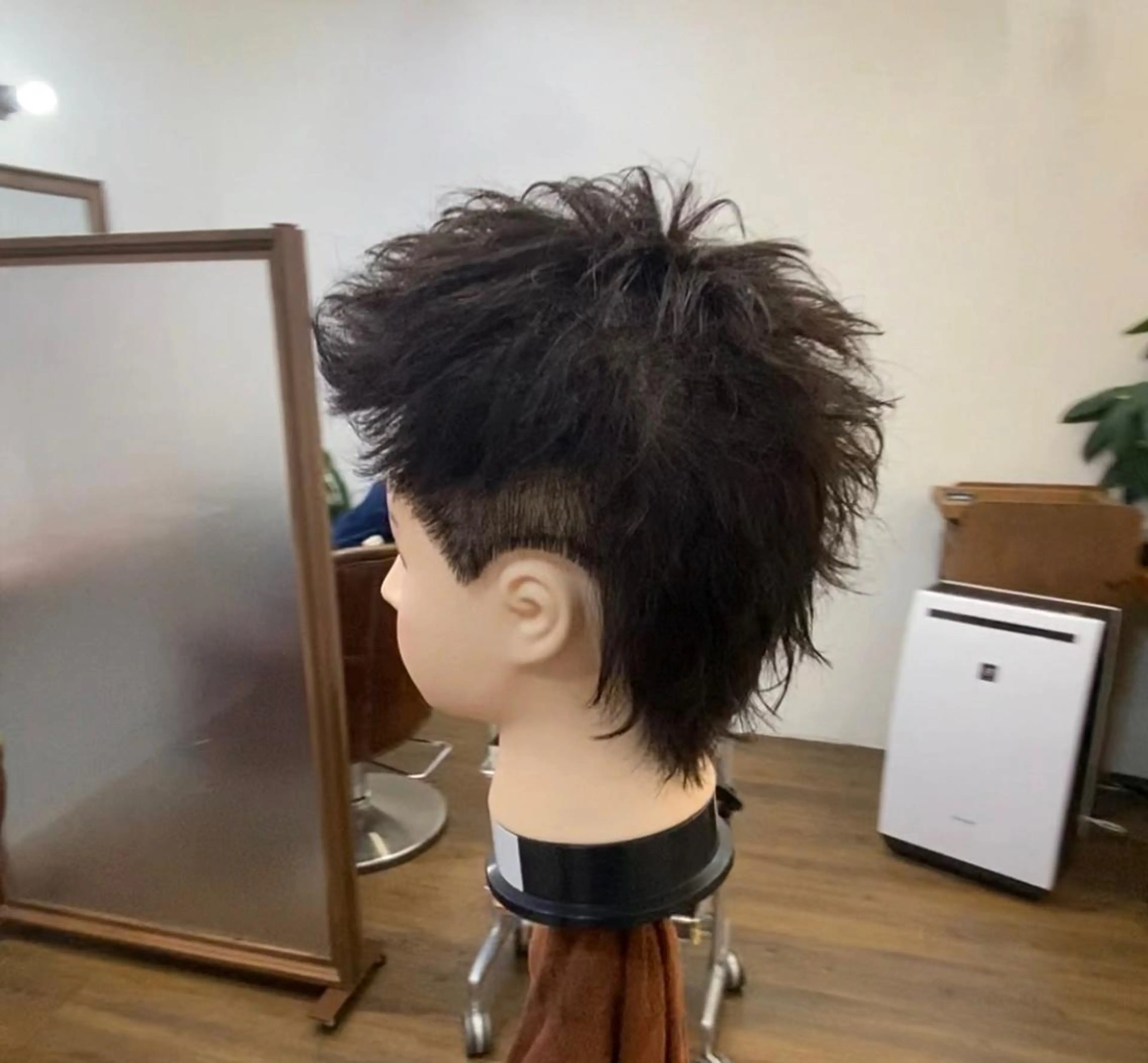 ショート メンズ メンズウルフカット ショートヘア ウルフカット シンセティックヘアーデザイン所属・高須 未紀也のヘアスタイル