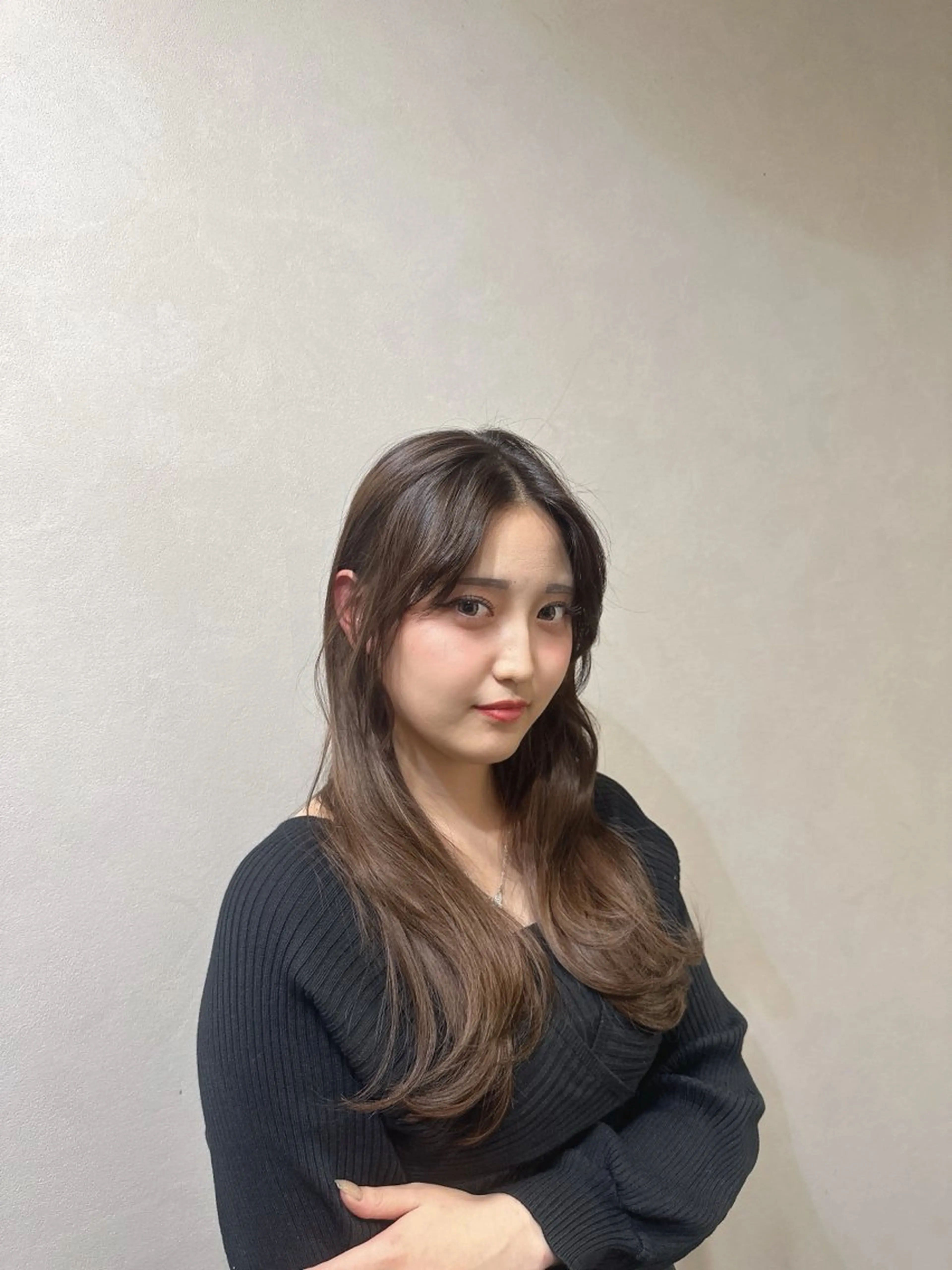 ロング 顔周りカット レイヤーカット Number博多所属・宮里 蓮生のヘアスタイル
