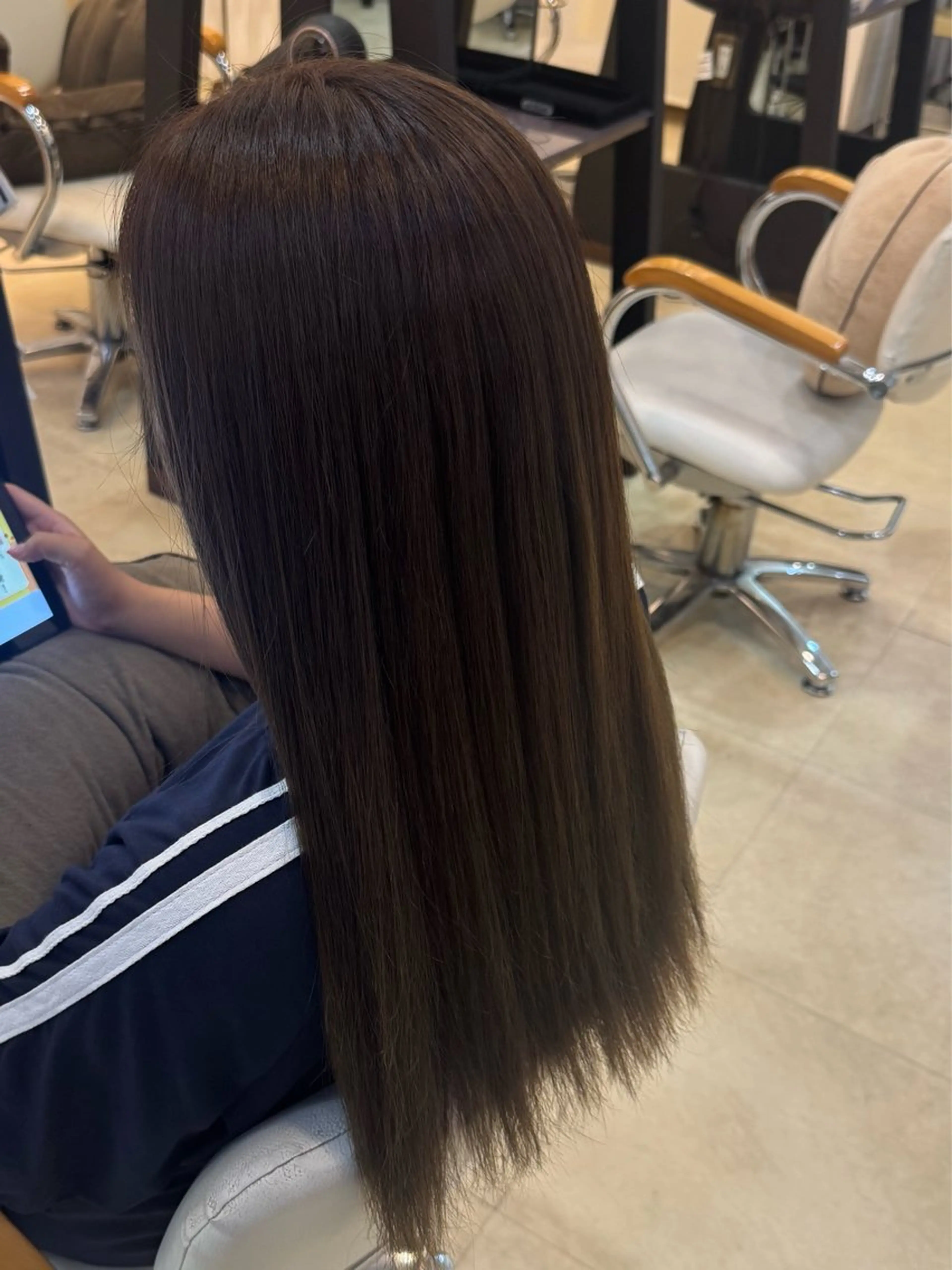 カラー ブリーチ グレージュ ブリーチなしカラー 守武 里桜のヘアスタイル