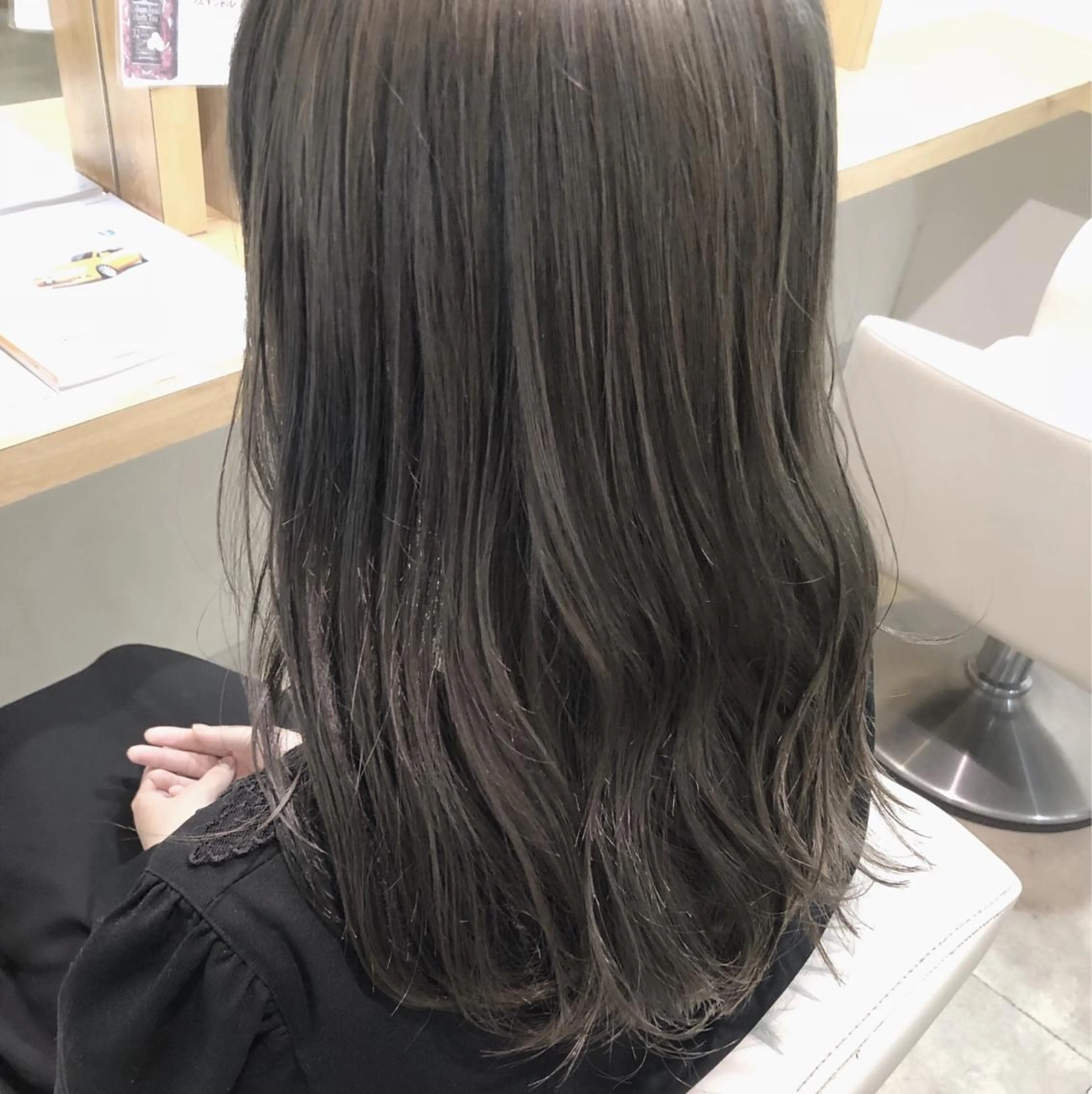 セミロング カラー アッシュ ブリーチ ケアブリーチ 髪質改善とカラー特化 ✨Hito.nowaのヘアスタイル