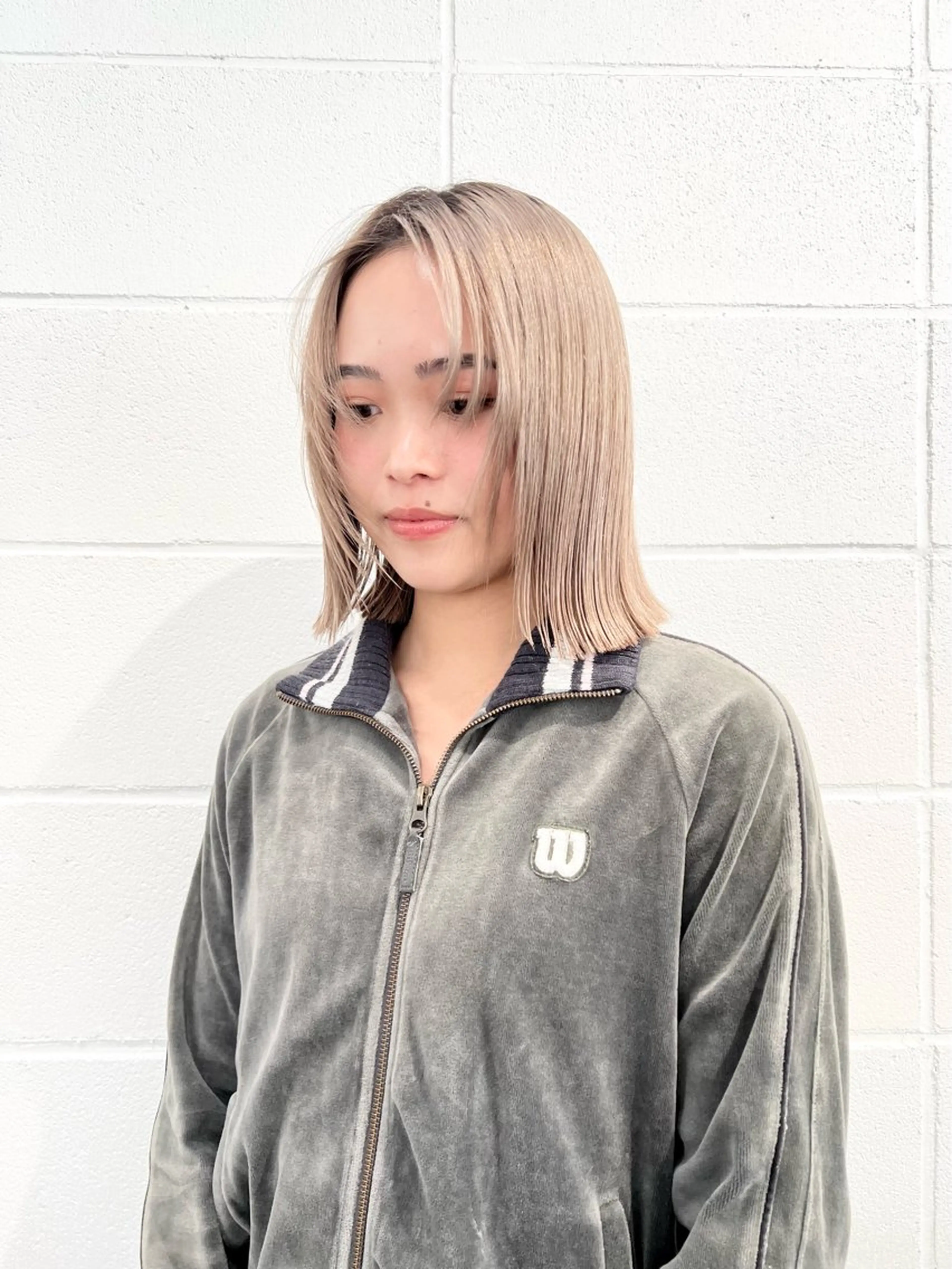 セミロング カラー ハイトーンカラー カット ヘアカラー トリートメント HARU//原宿🤍 リピート率NO.1のヘアスタイル