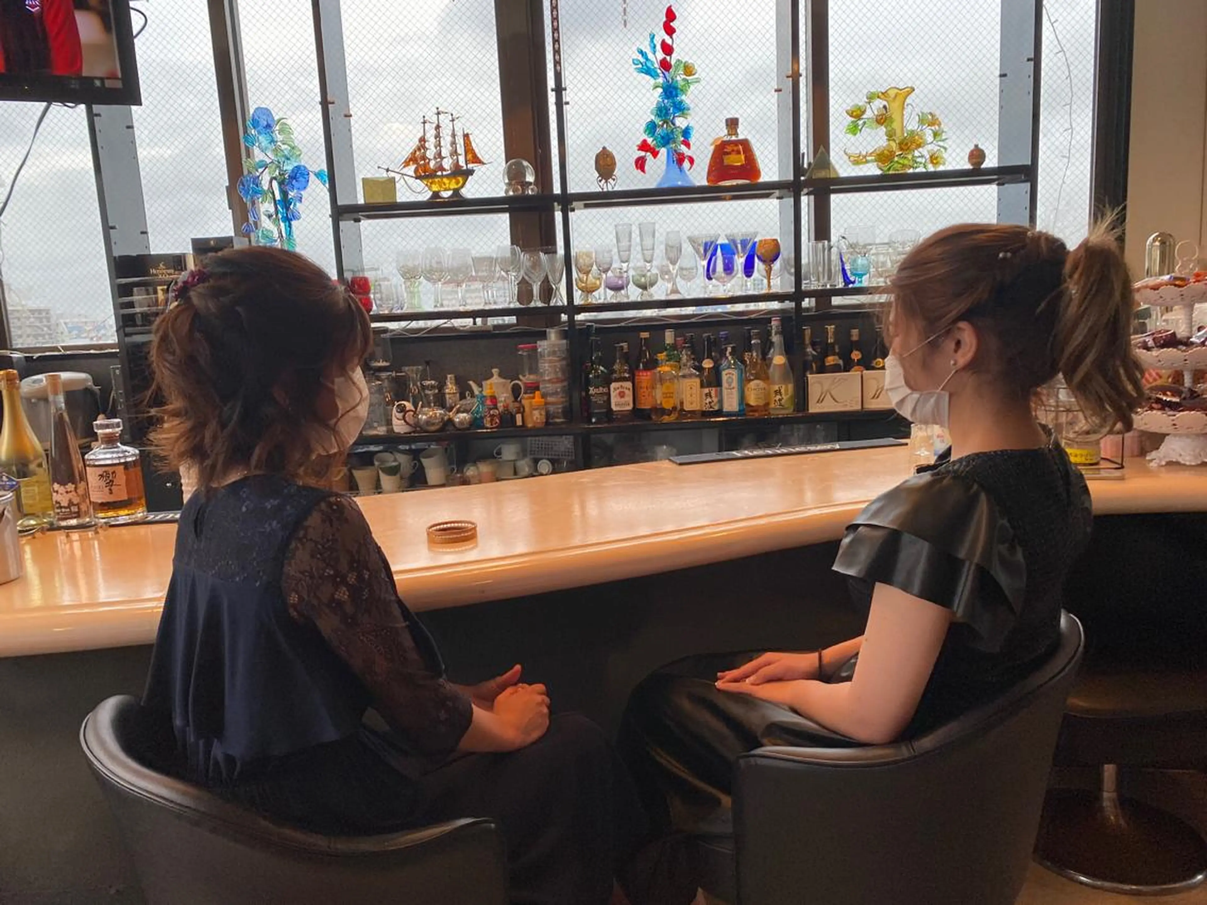 セミロング カラー パーマ ヘアアレンジ ネイル マツエク・マツパ ハーフアップ 銀河 ティンガーラのヘアスタイル