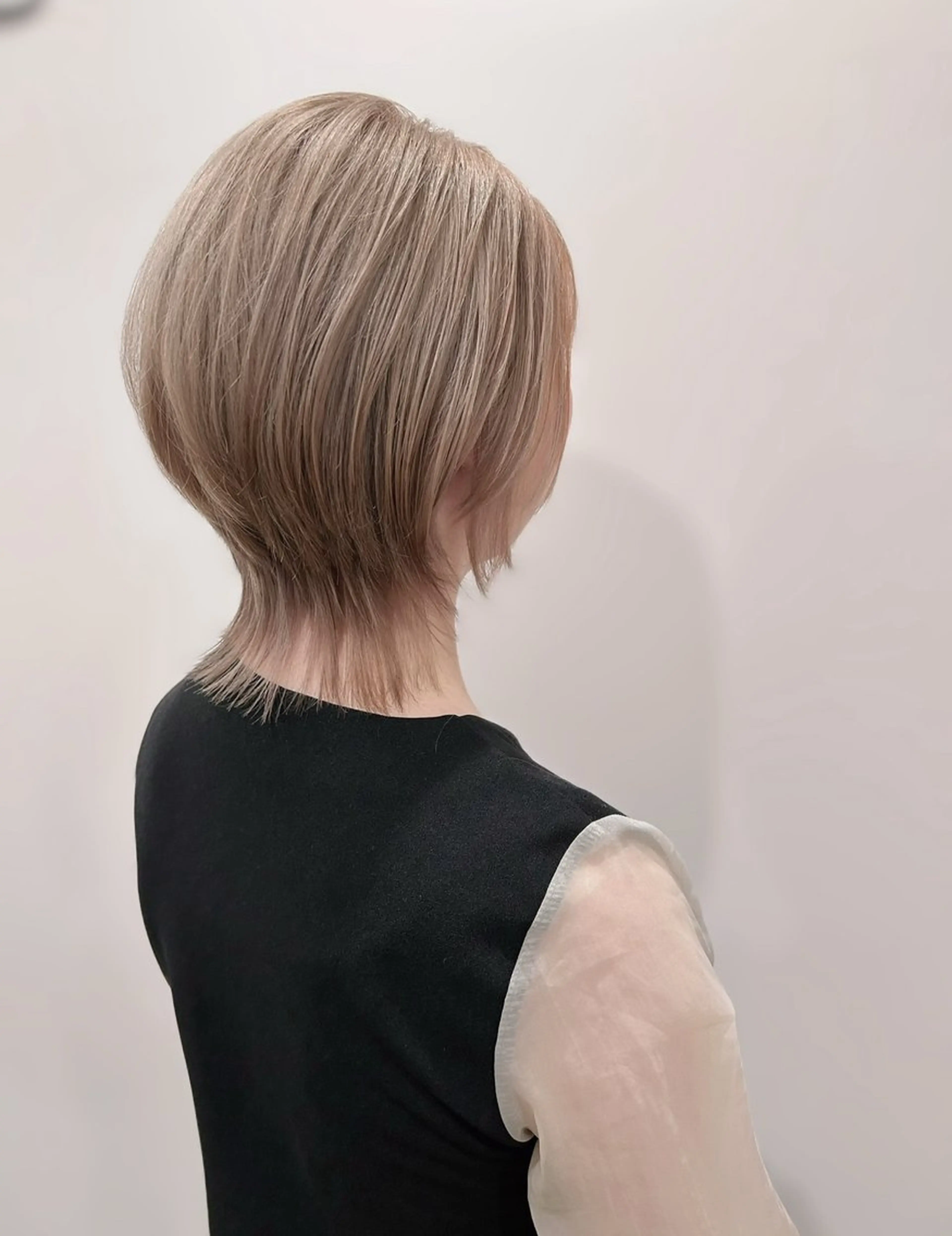 ミディアム カラー ベージュカラー 透明感カラー ミルクティーベージュ くびれヘア くびれレイヤー カット ヘアカラー トリートメント Halo 長居店 "ROKI"のヘアスタイル