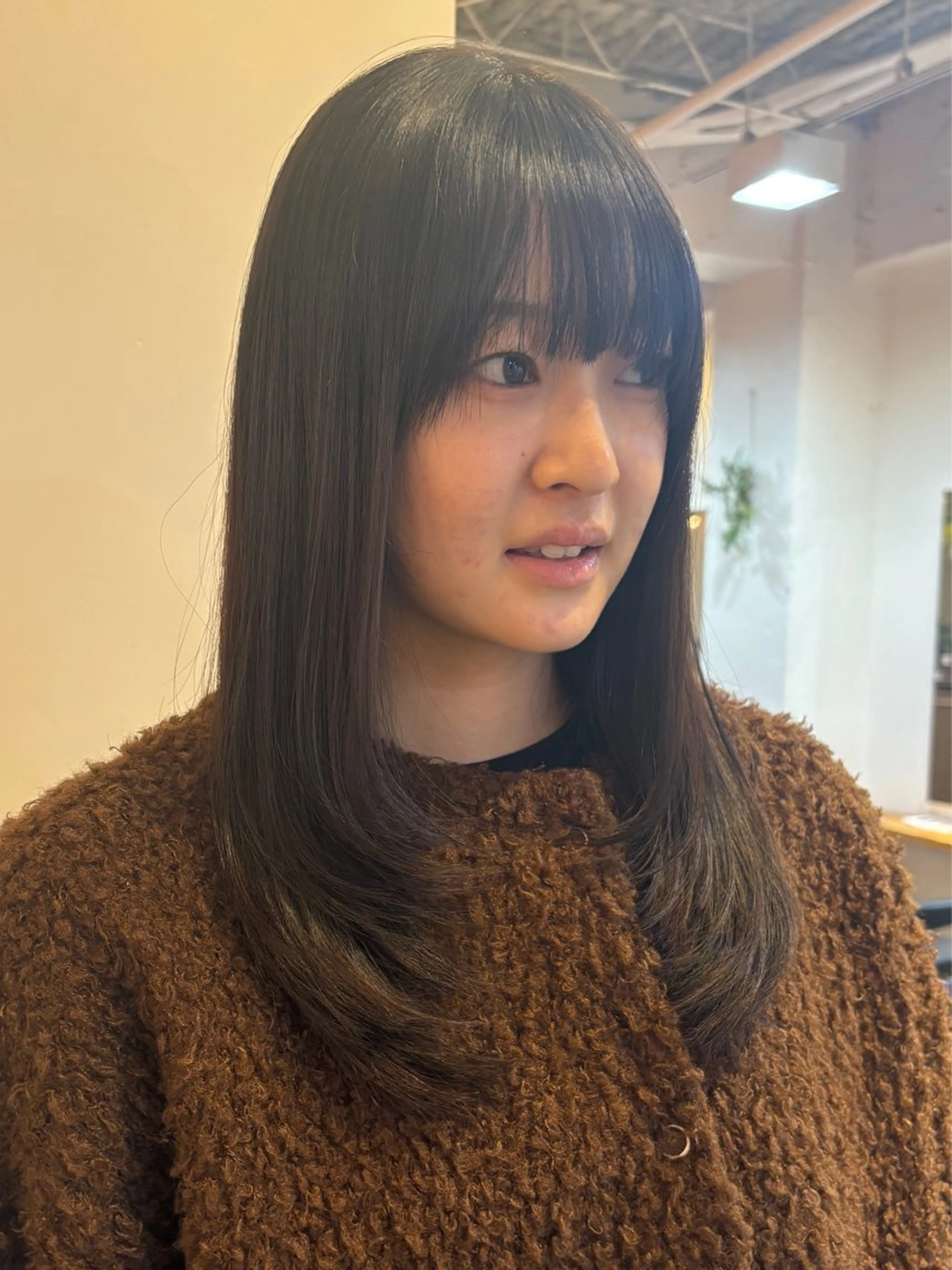 ミディアム カラー カット ヘアカラー トリートメント RIN／韓国ヘア レイヤーカットのヘアスタイル