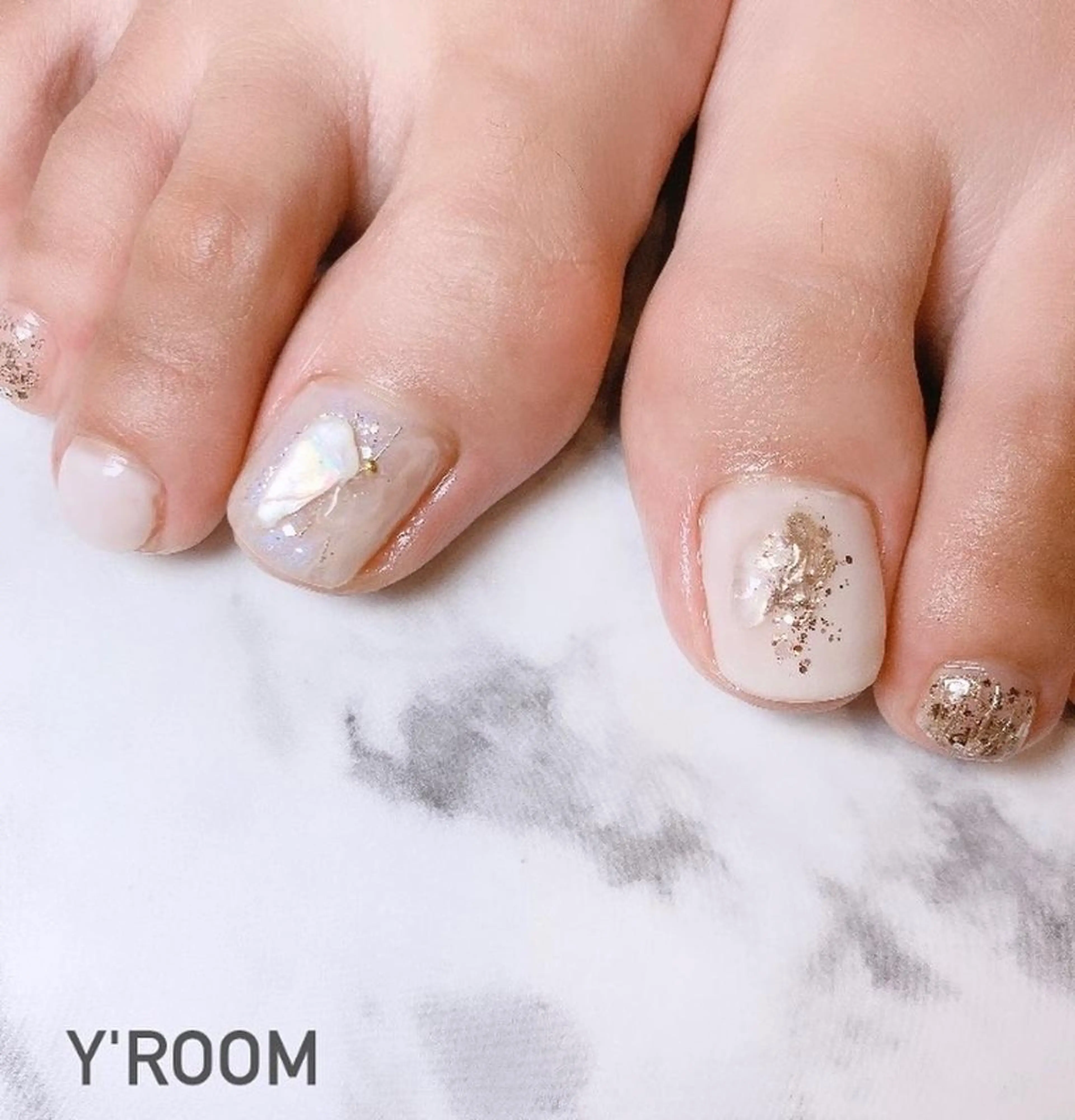 ネイル オーロラネイル フラッシュネイル フットネイル ジェルネイル 氷ネイル・うるうるネイル YUKA （ネイリスト）のネイルデザイン