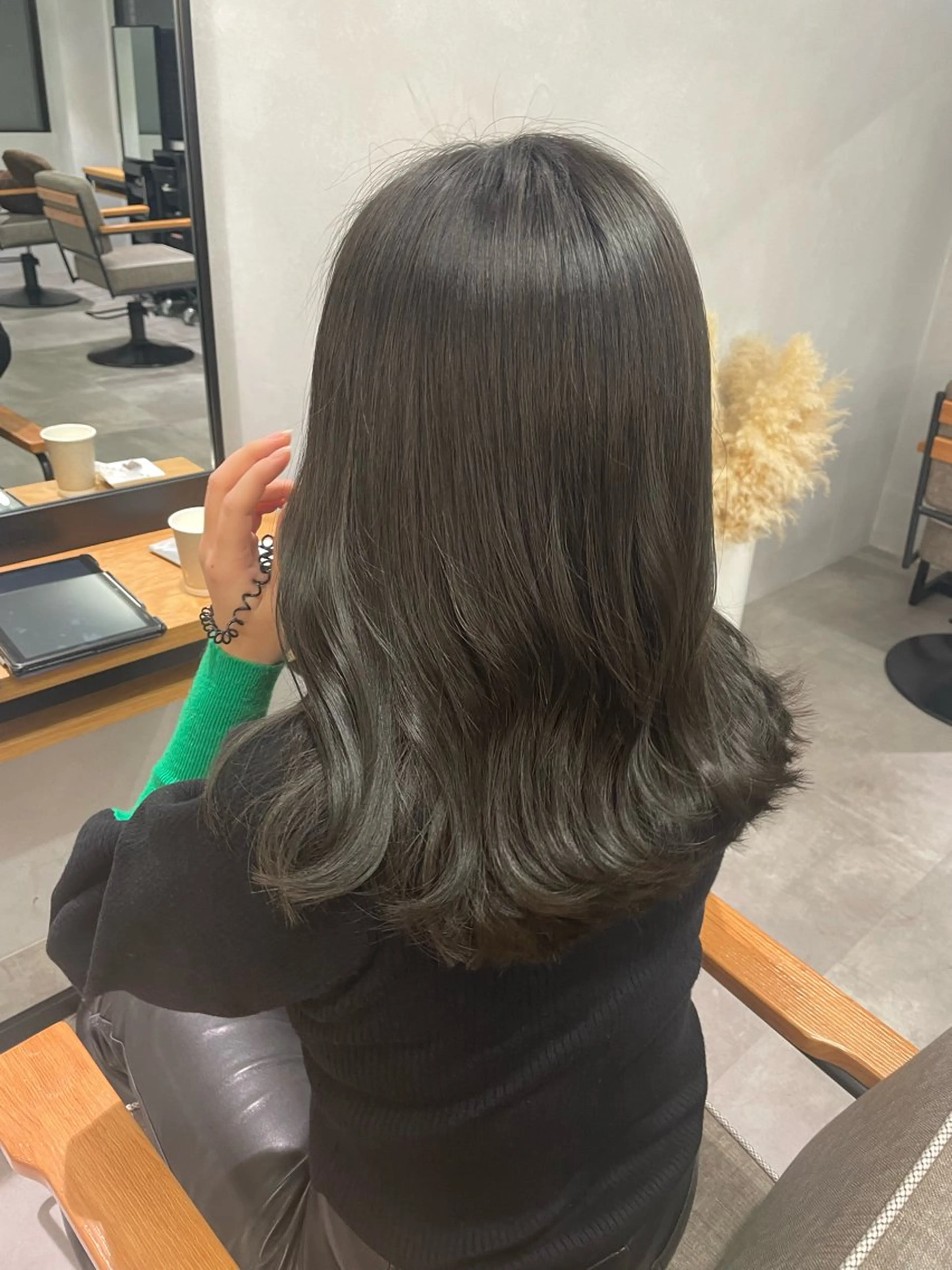 ロング カラー ヘアアレンジ アッシュ オリーブアッシュ カット ヘアカラー トリートメント ベージュ/オリーブ ボブ/小笠原汐海のヘアスタイル