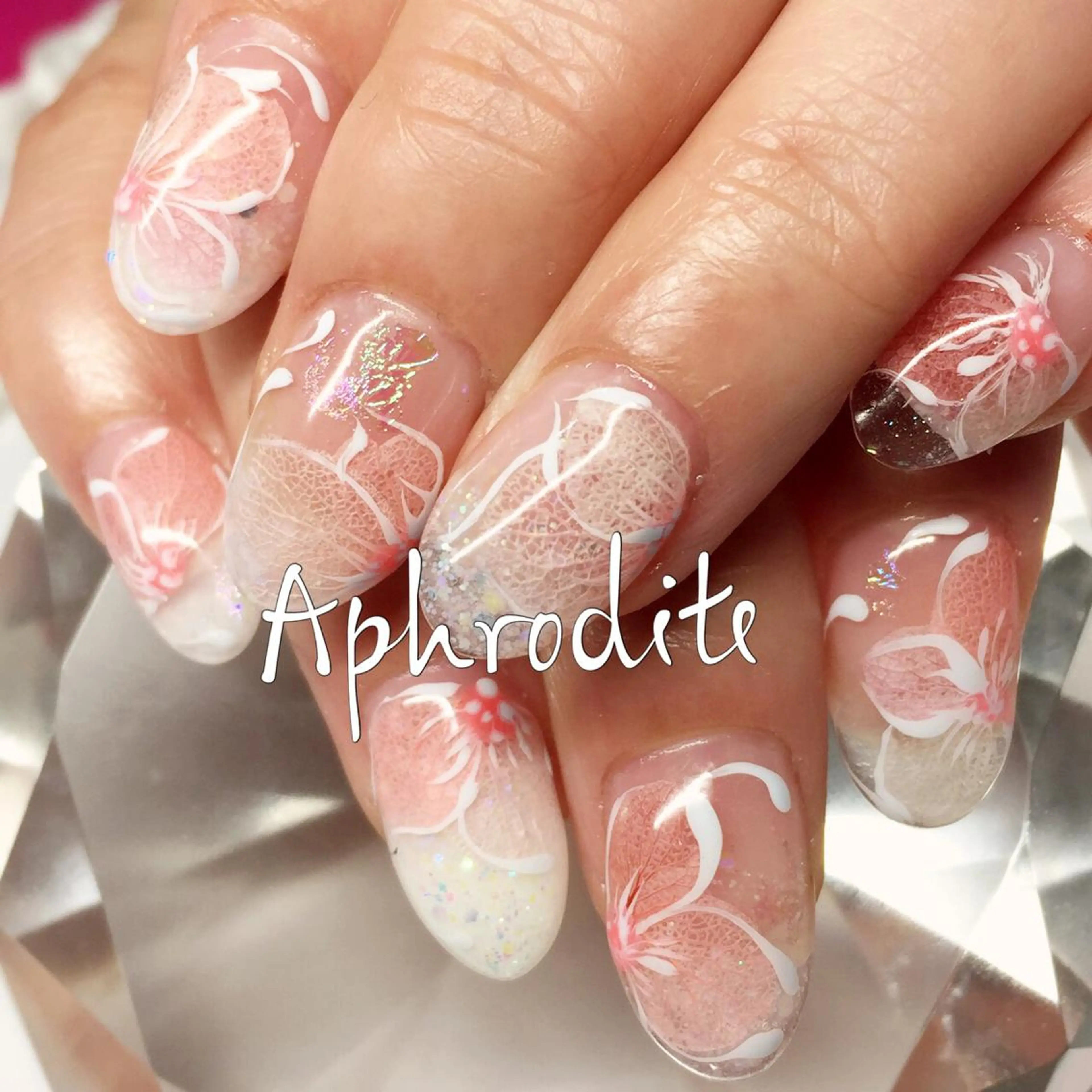 ショート ネイル APHRODITE Nagisaのネイルデザイン