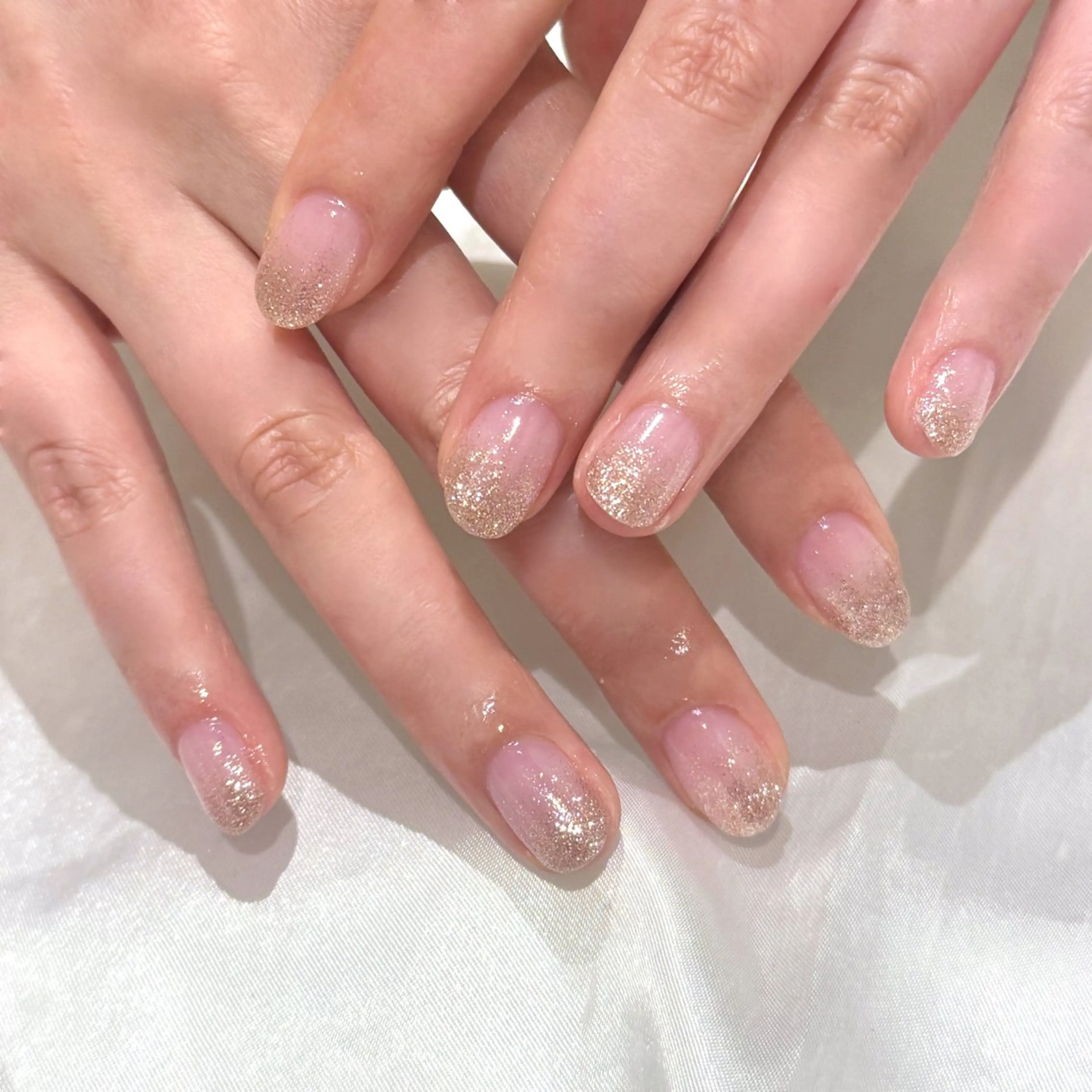ネイル ゴールド グラデーション ピンク natsuki 💫のネイルデザイン