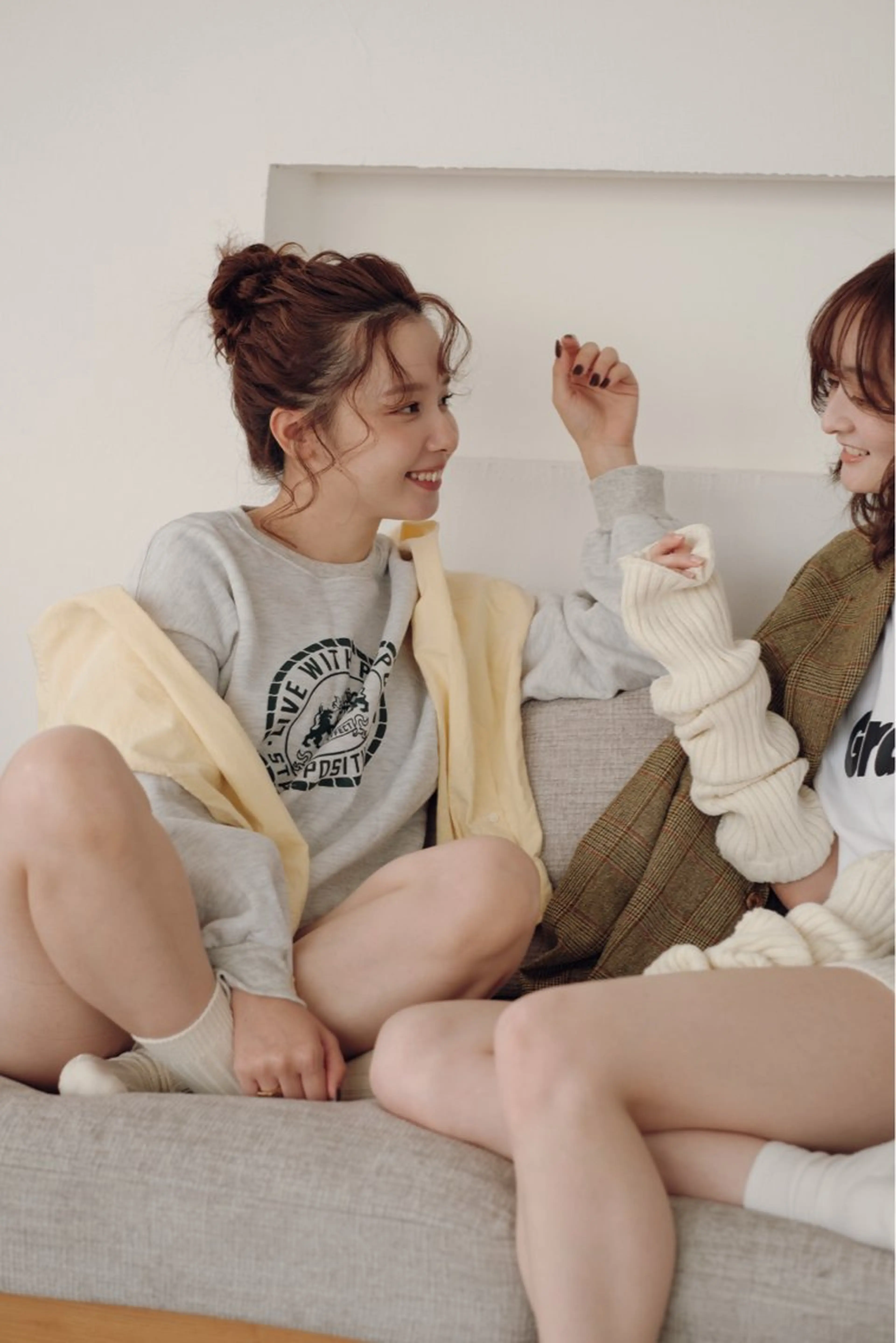 ミディアム カット ENIF ツキのヘアスタイル