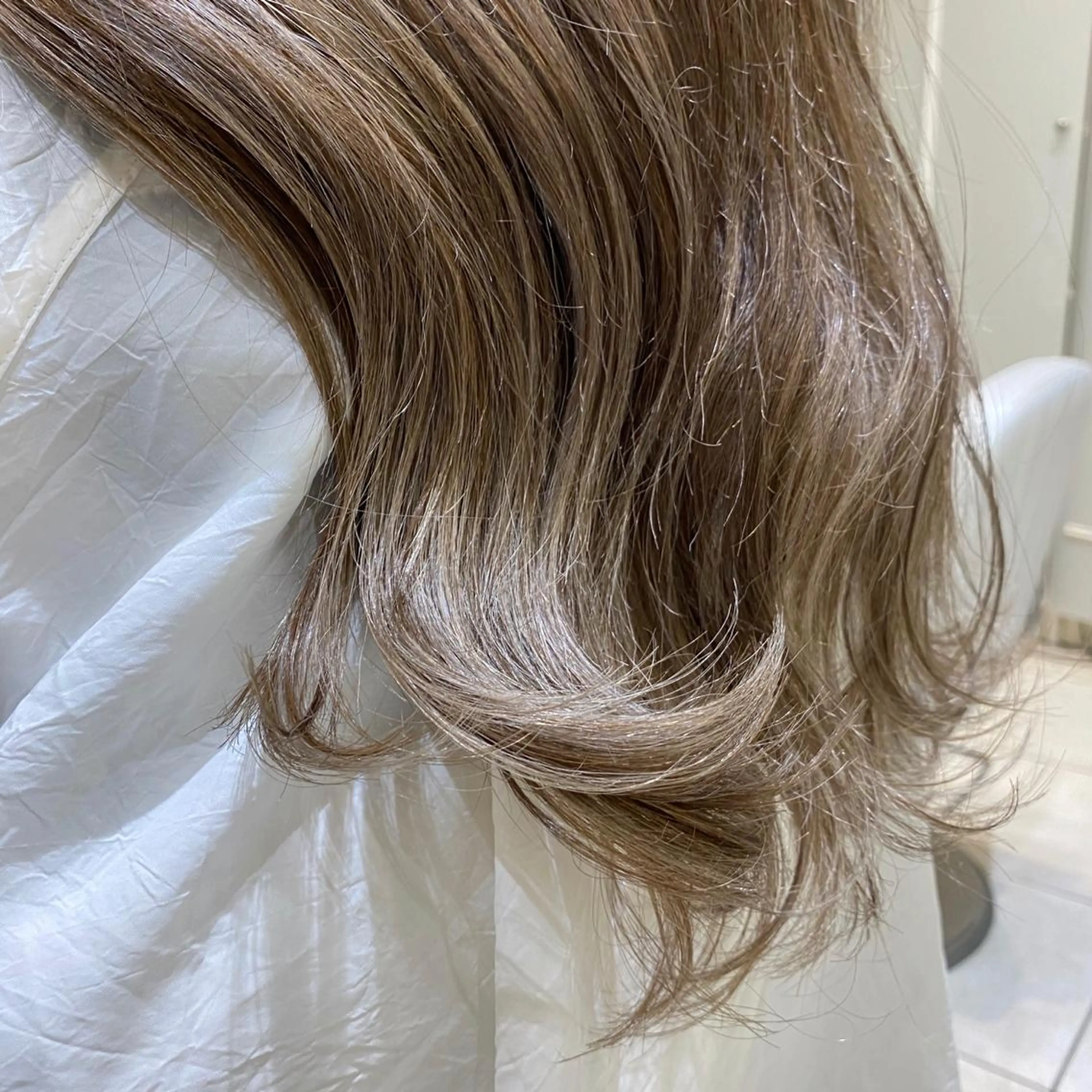 ロング カラー ブリーチ グレージュ ヘアカラー トリートメント 韓国ヘア🇰🇷 トヨキトキコのヘアスタイル