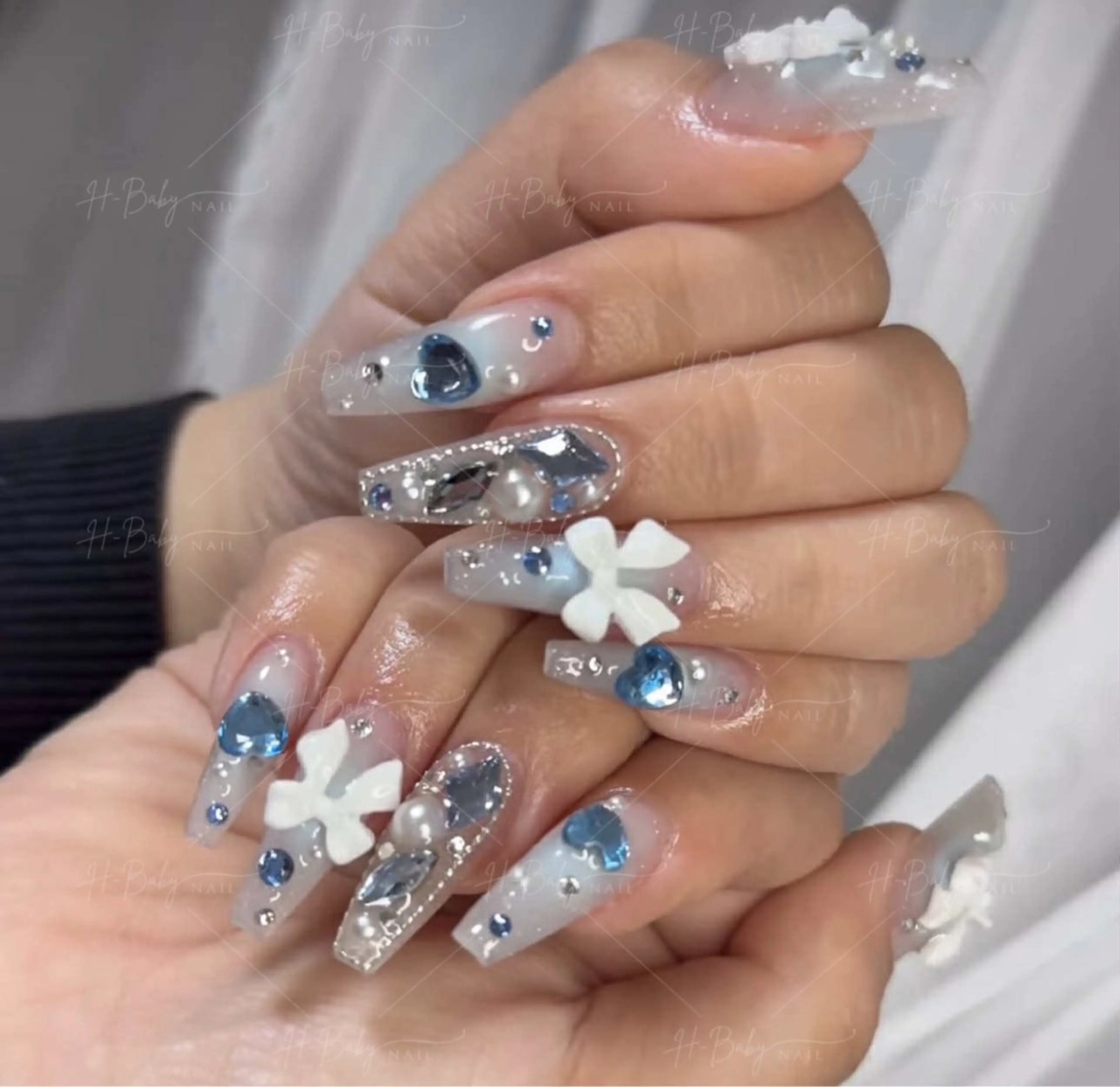 ネイル フレンチネイル ジェルネイル ハロウィン キラキラネイル 韓国ネイル H.babynailsalon所属・H.baby Nail Salonのネイルデザイン