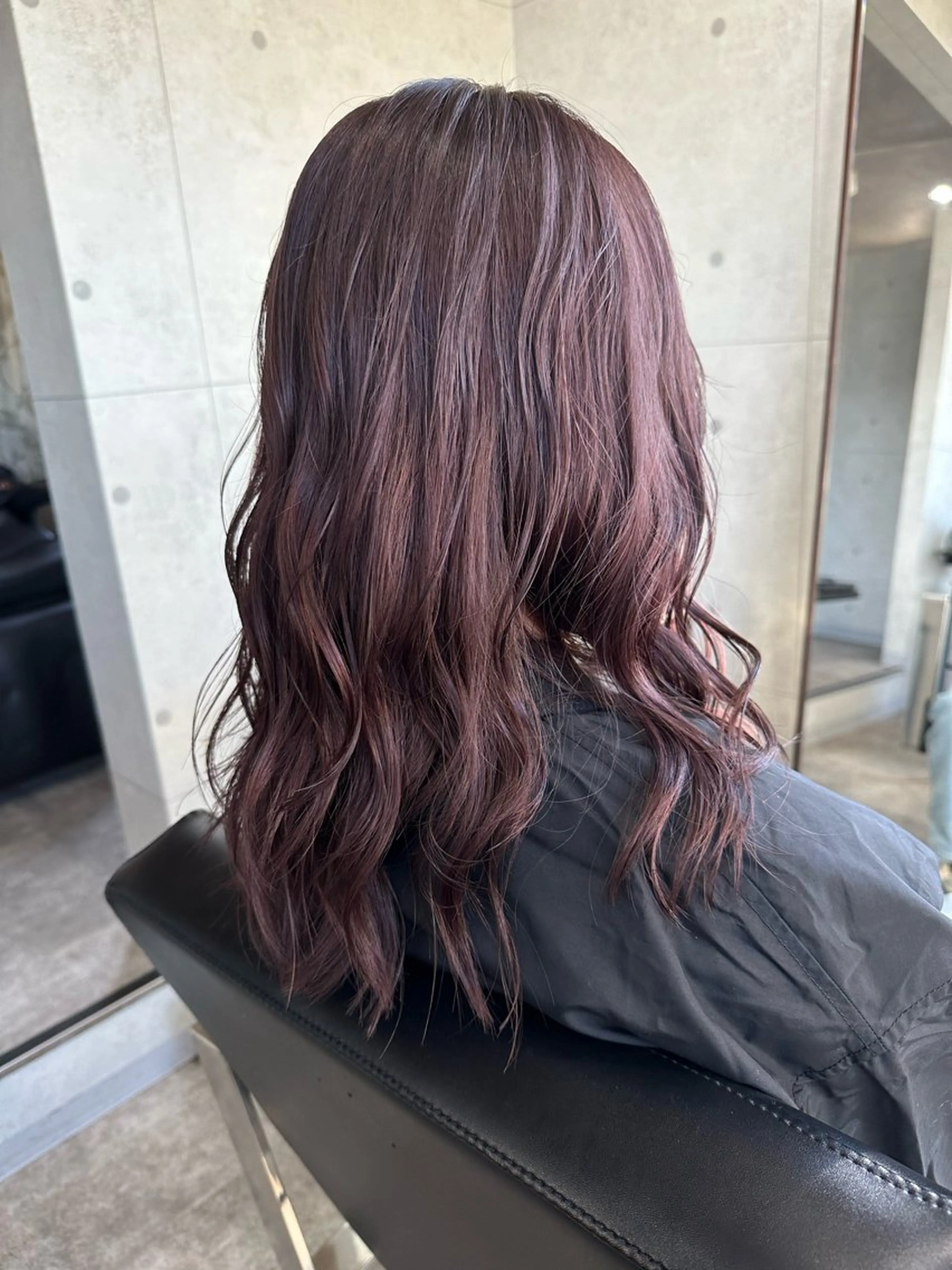 セミロング ボブ くびれヘア くせ毛 切りっぱなしロブ 小顔カット REVE所属・REVE 【外国人風カラー】のヘアスタイル