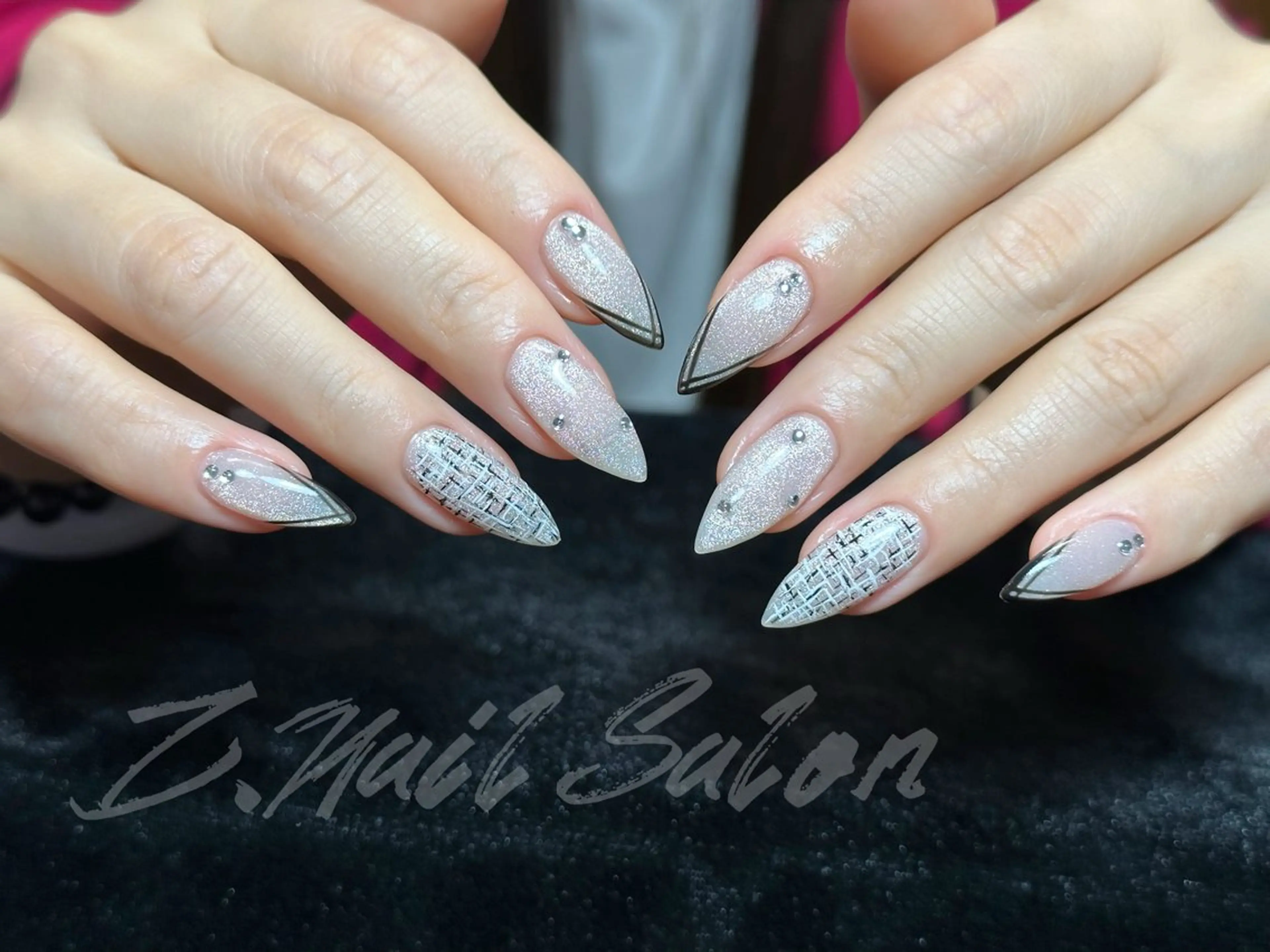 ネイル 長さ出し フットネイル フレンチネイル ジェルネイル ガラスフレンチ ハンドネイル Z.Nail Salonのネイルデザイン