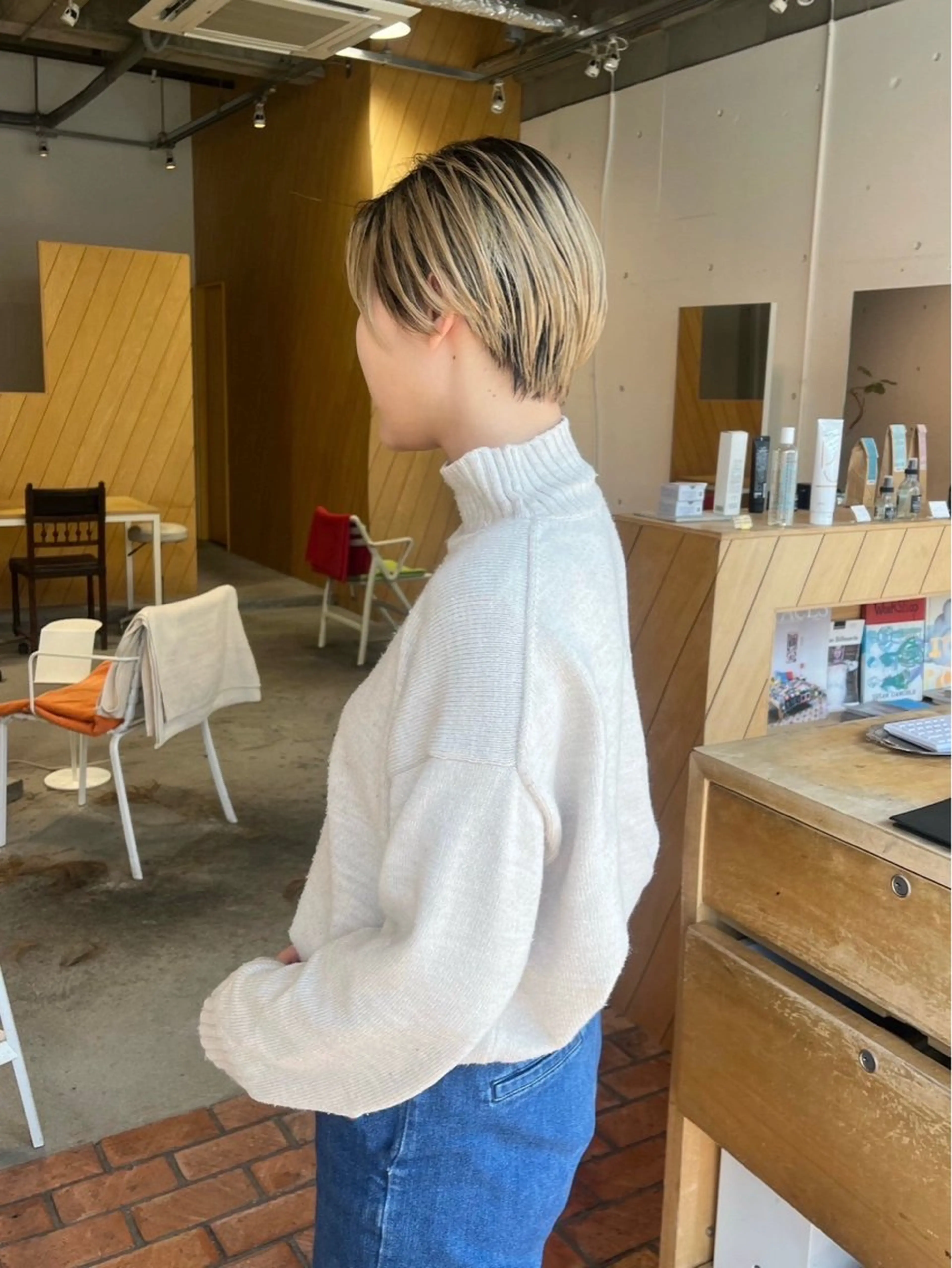 ショート カラー IRO所属・岡田 祐樹のヘアスタイル