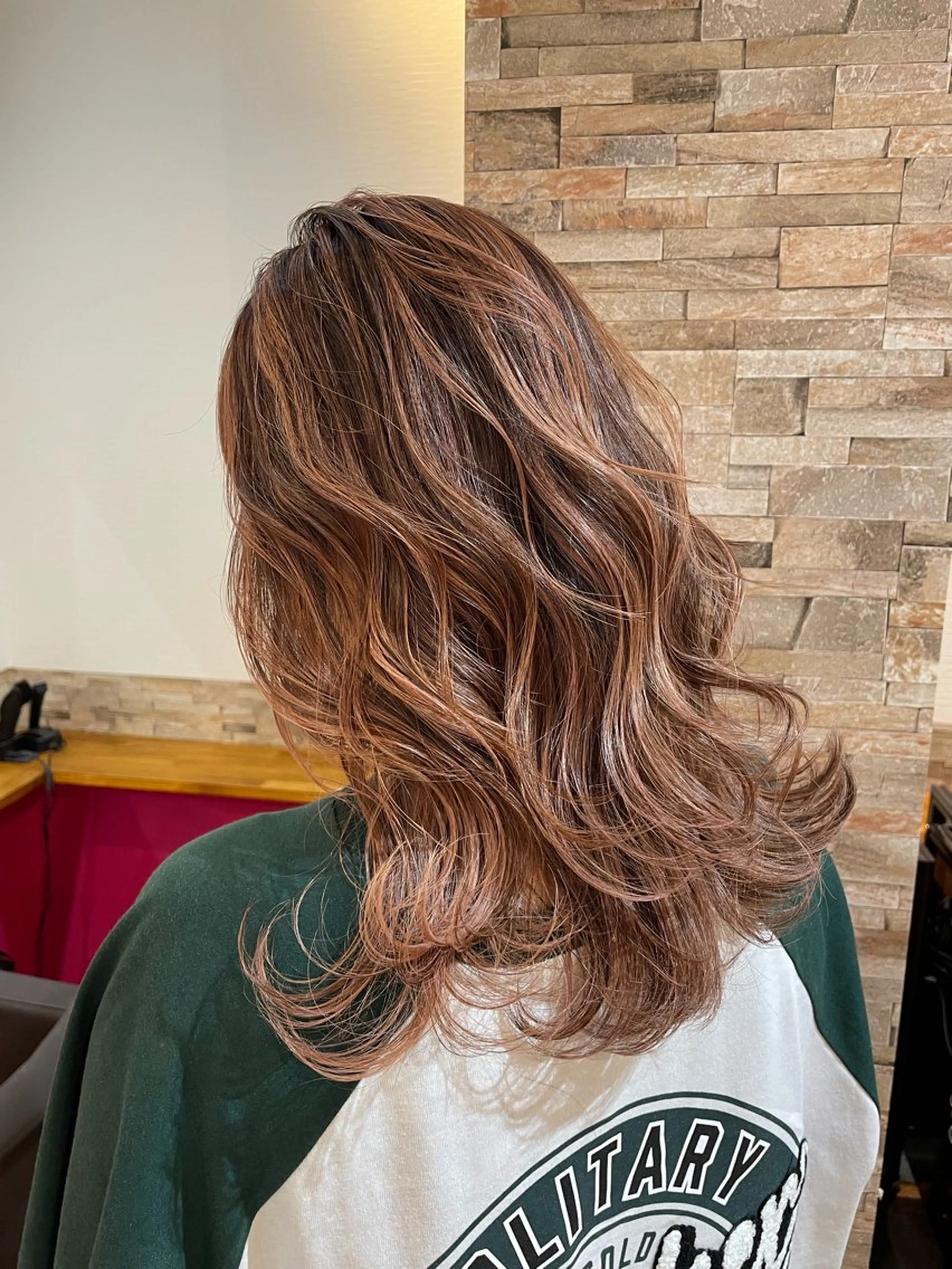 ロング カラー バレイヤージュ ベージュカラー ハイライトカラー ピンクカラー ピンクベージュ カット ヘアカラー トリートメント STAR RIVER所属・YUI/ ブリーチカラー🌷のヘアスタイル