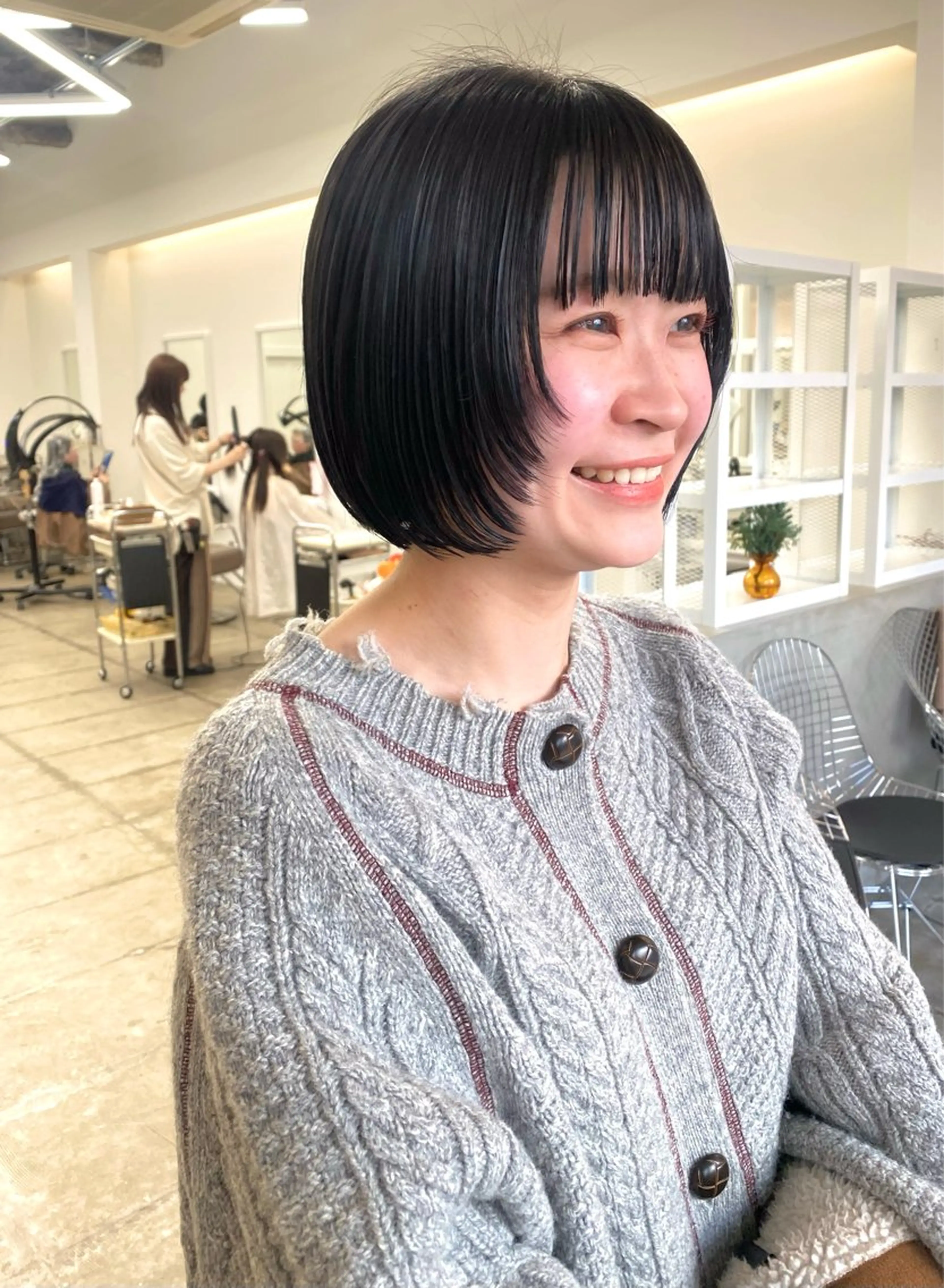 ショート カラー ボブ 顔まわりレイヤー レイヤーカット 亀井 里奈のヘアスタイル