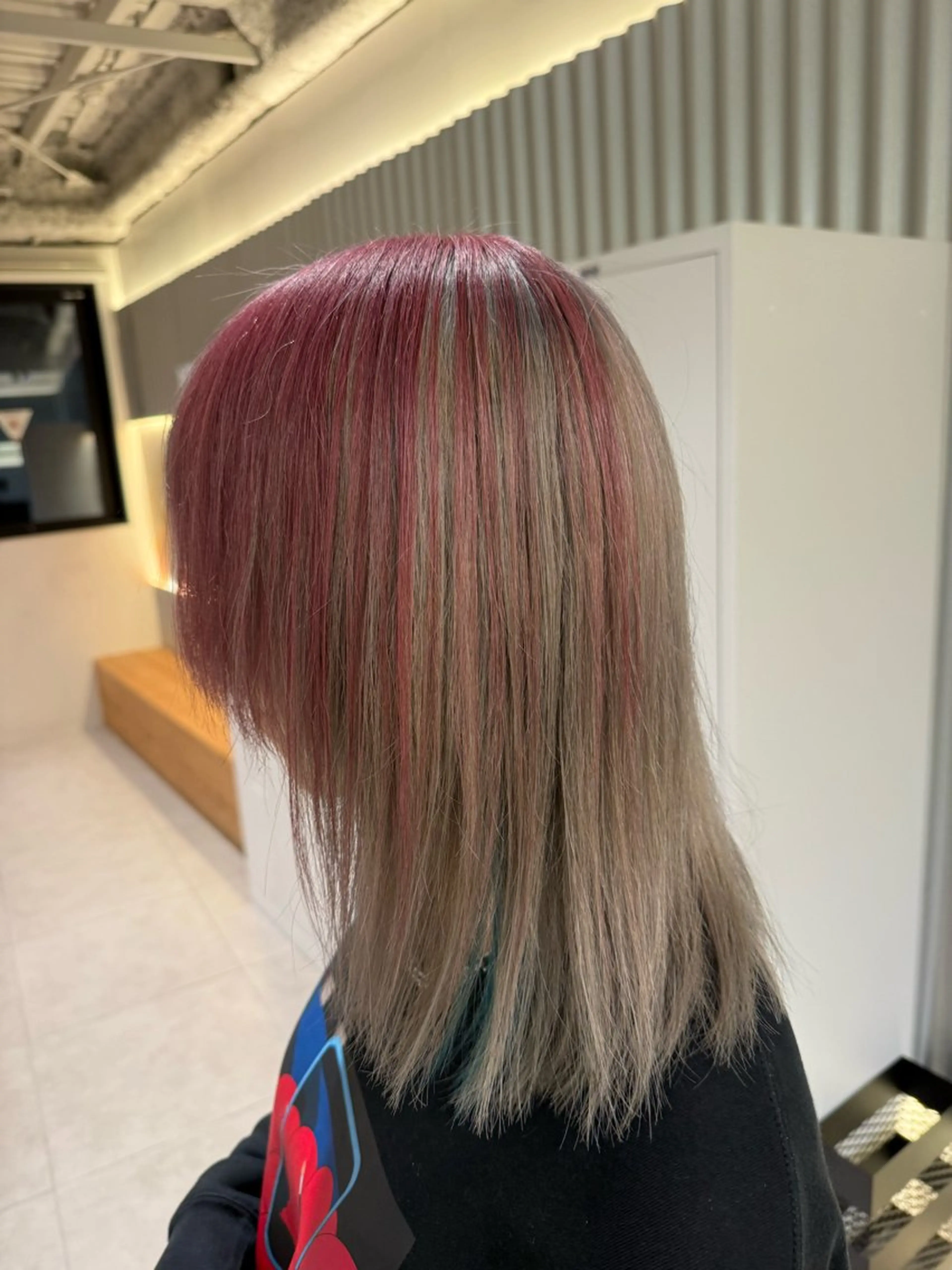 セミロング カラー デザインカラー 🍇おぐら めぐみ🍇のヘアスタイル