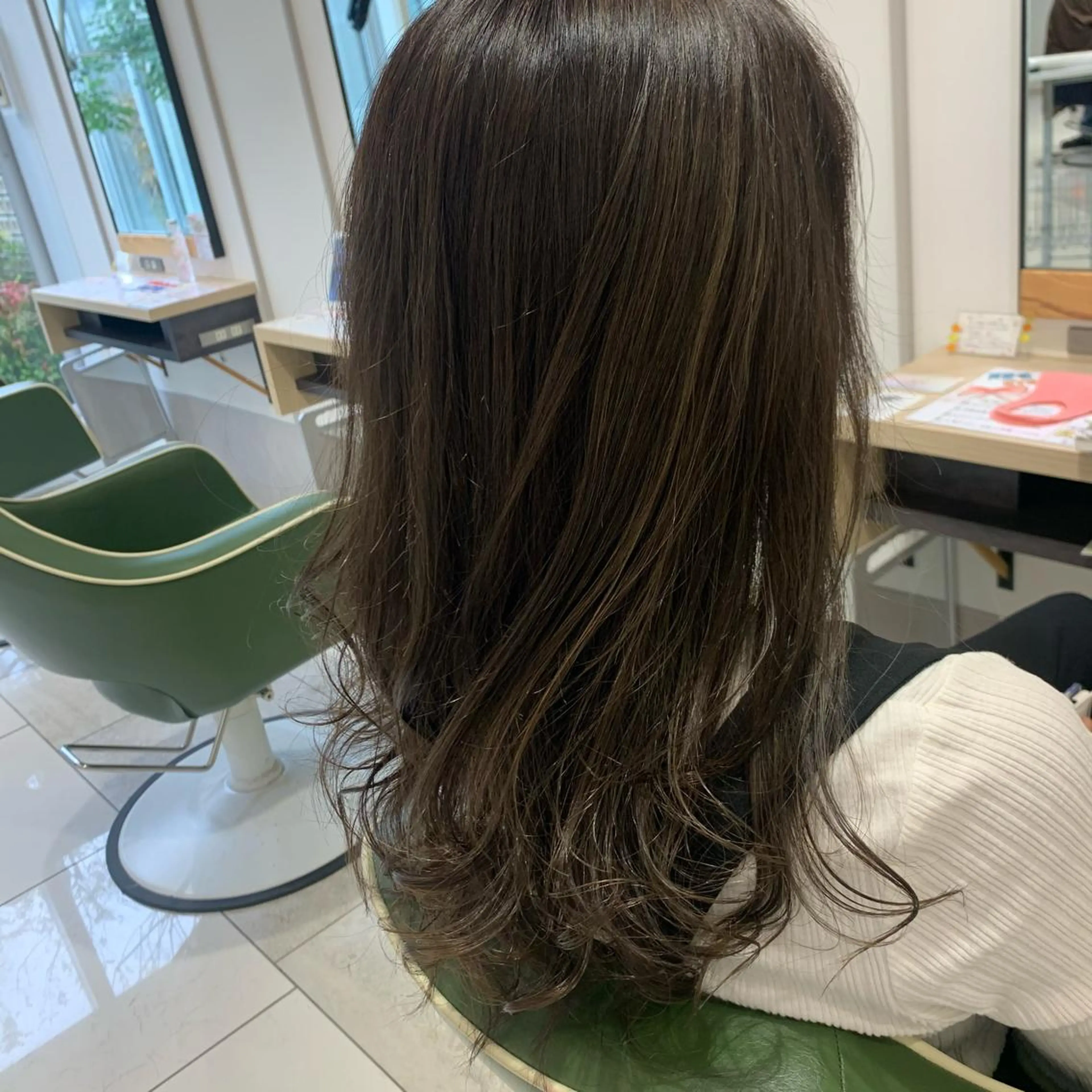 カラー ハイライトカラー 畠山 華奈のヘアスタイル